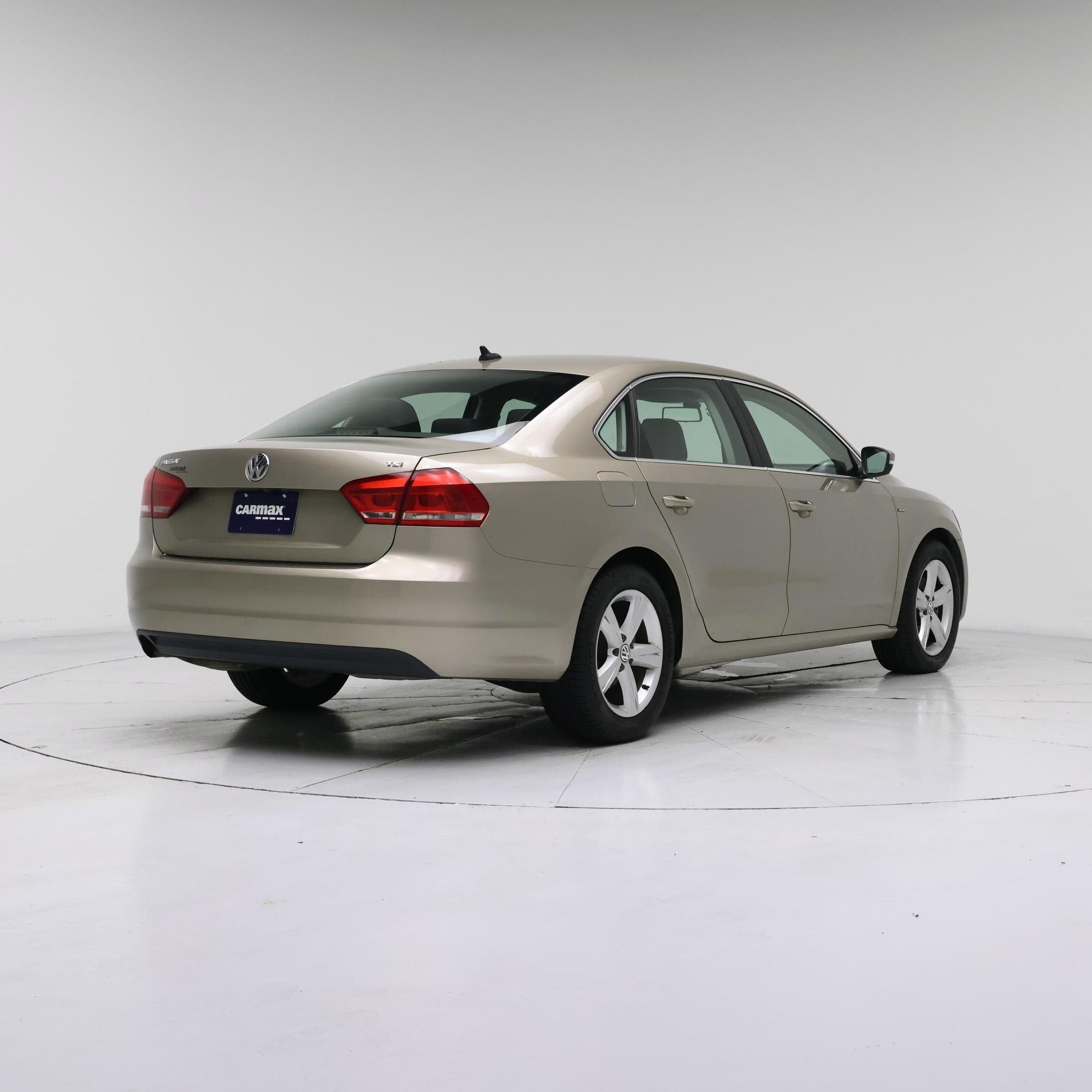 Thumbnail: 2015 Volkswagen Passat - 8