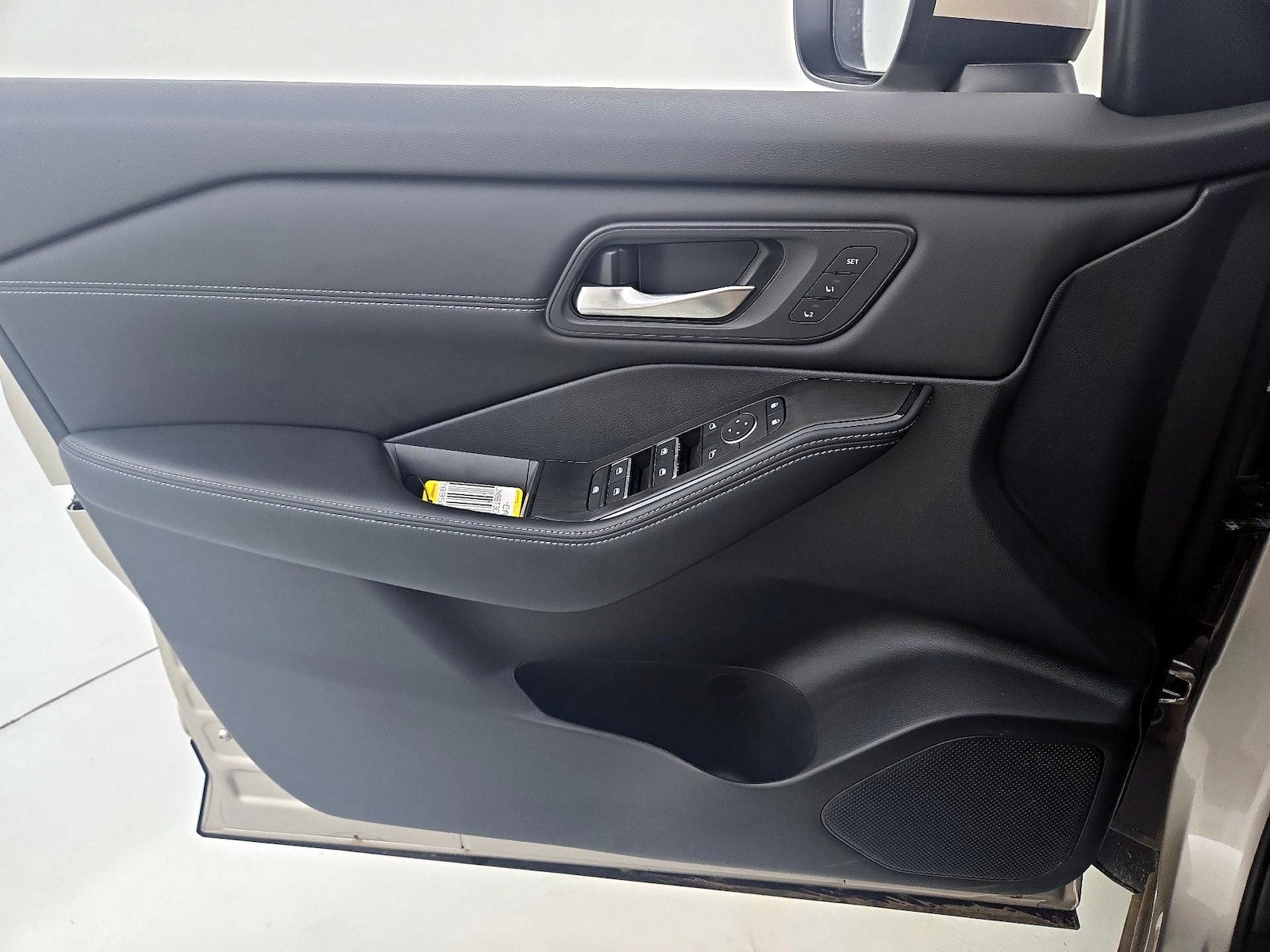 2025 Nissan Rogue SL - Photo 11