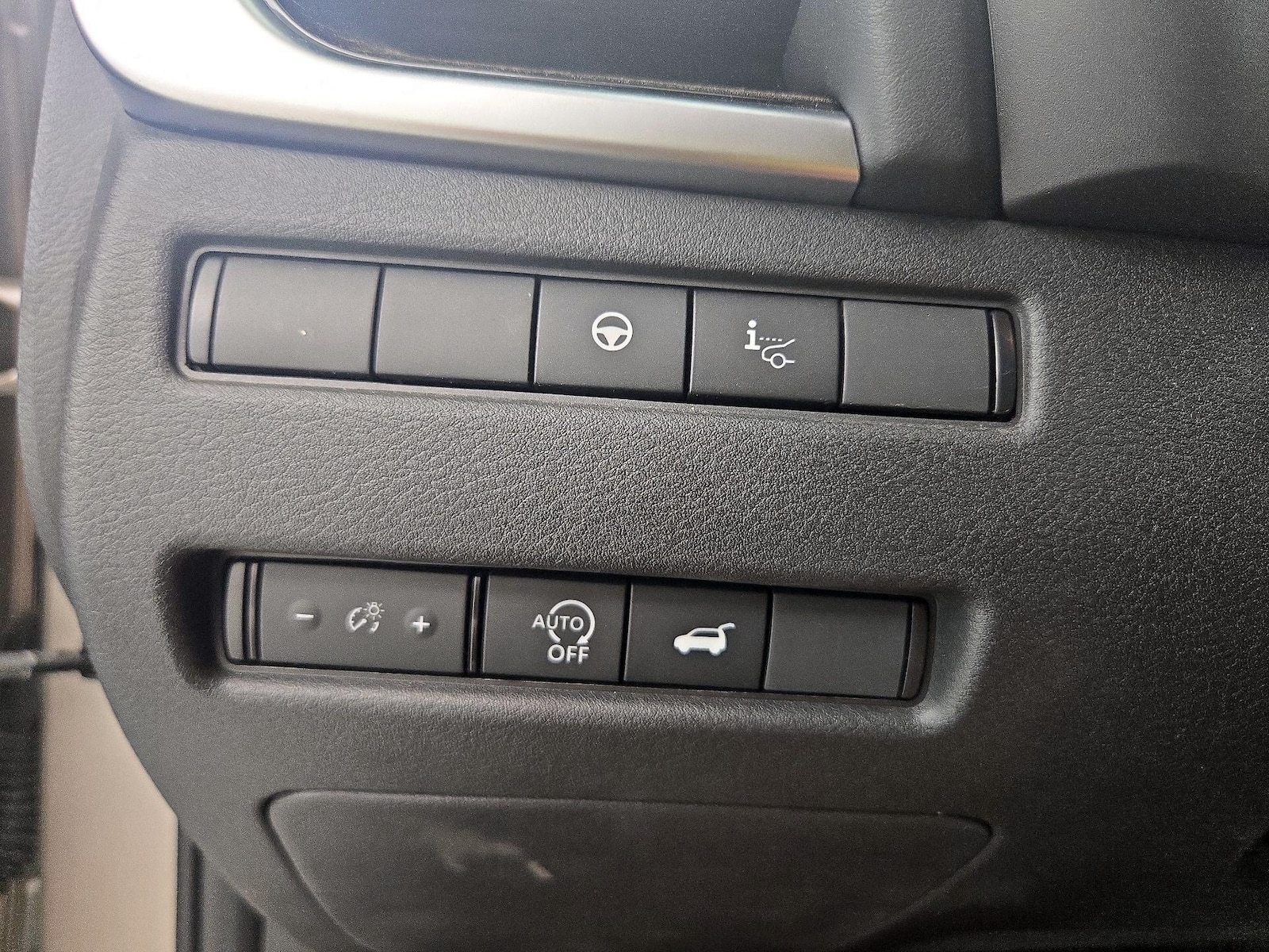 2025 Nissan Rogue SL - Photo 12