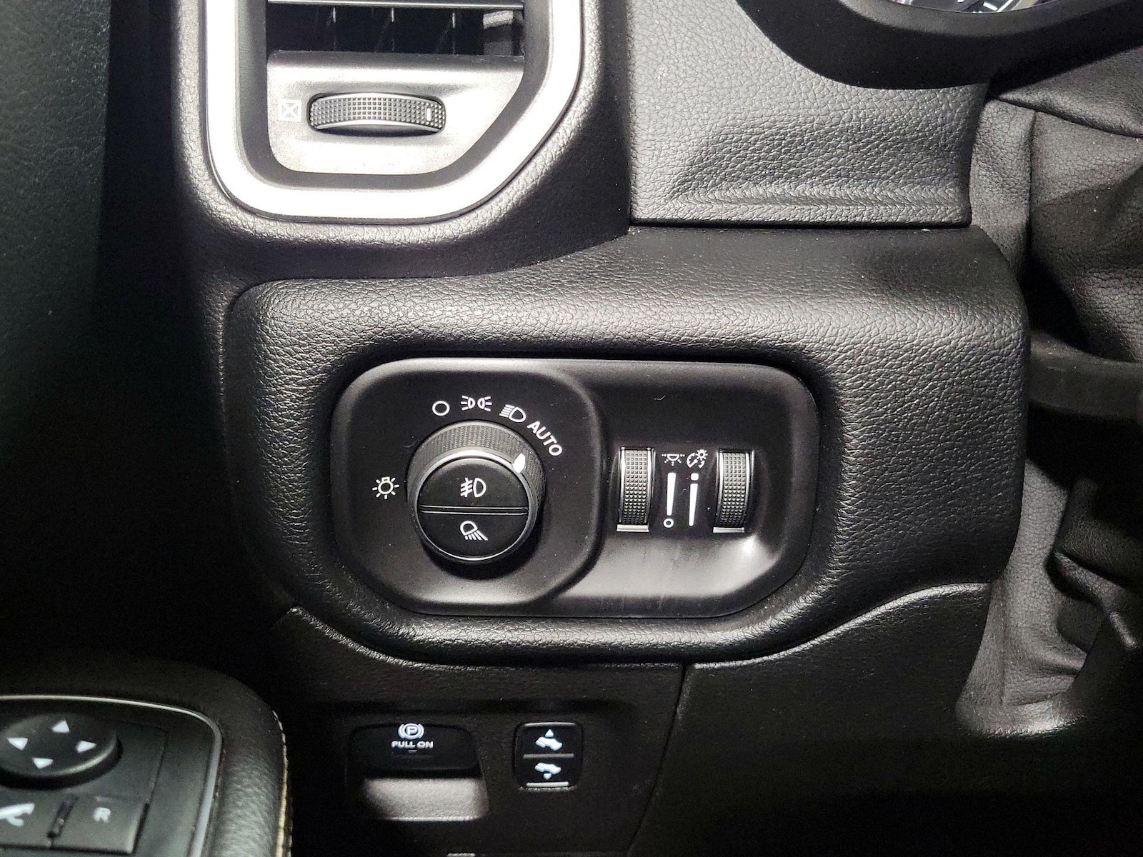 2020 RAM Ram 1500 Pickup Laramie - Photo 14