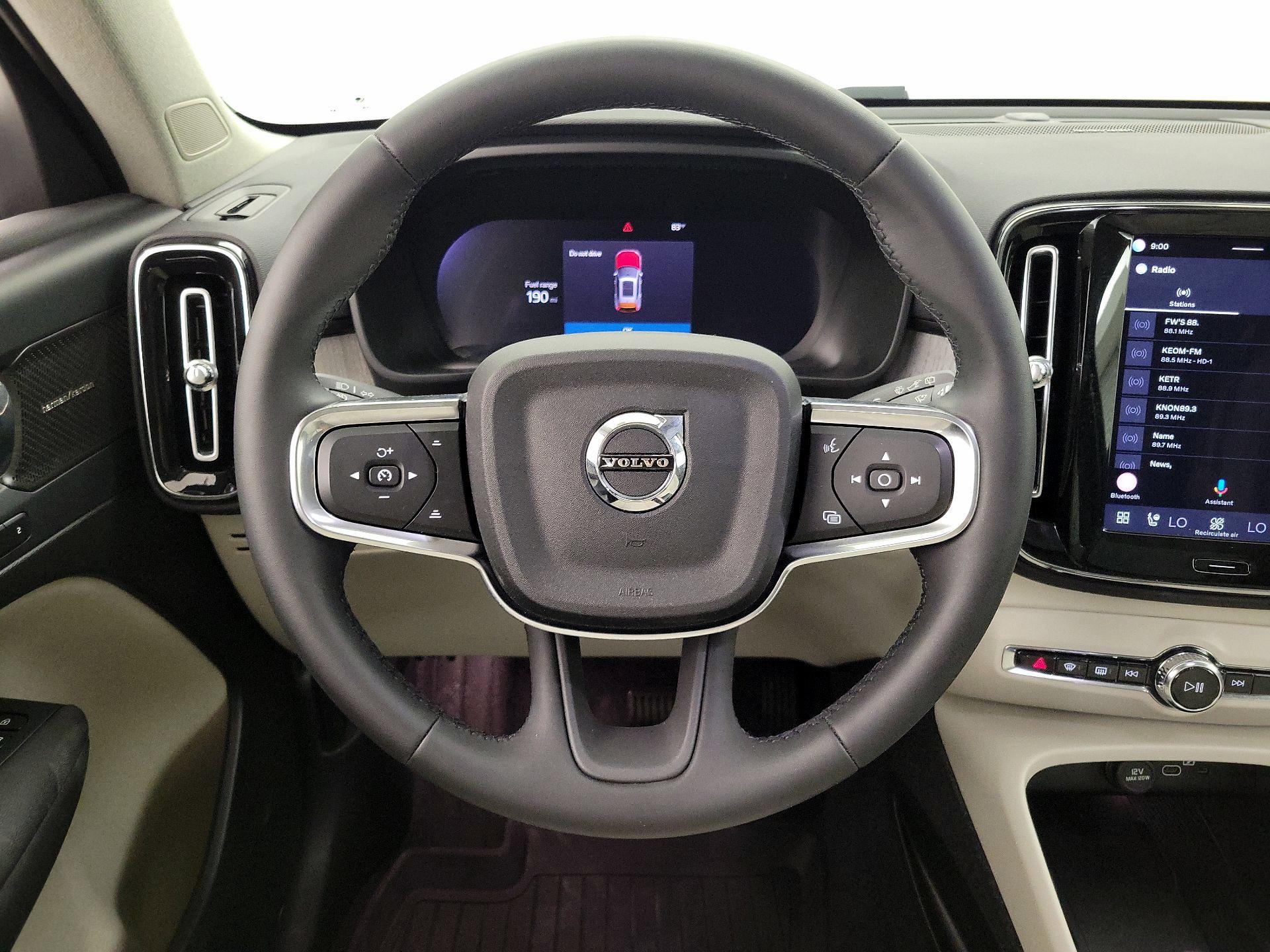 Thumbnail: 2024 Volvo XC40 - 10