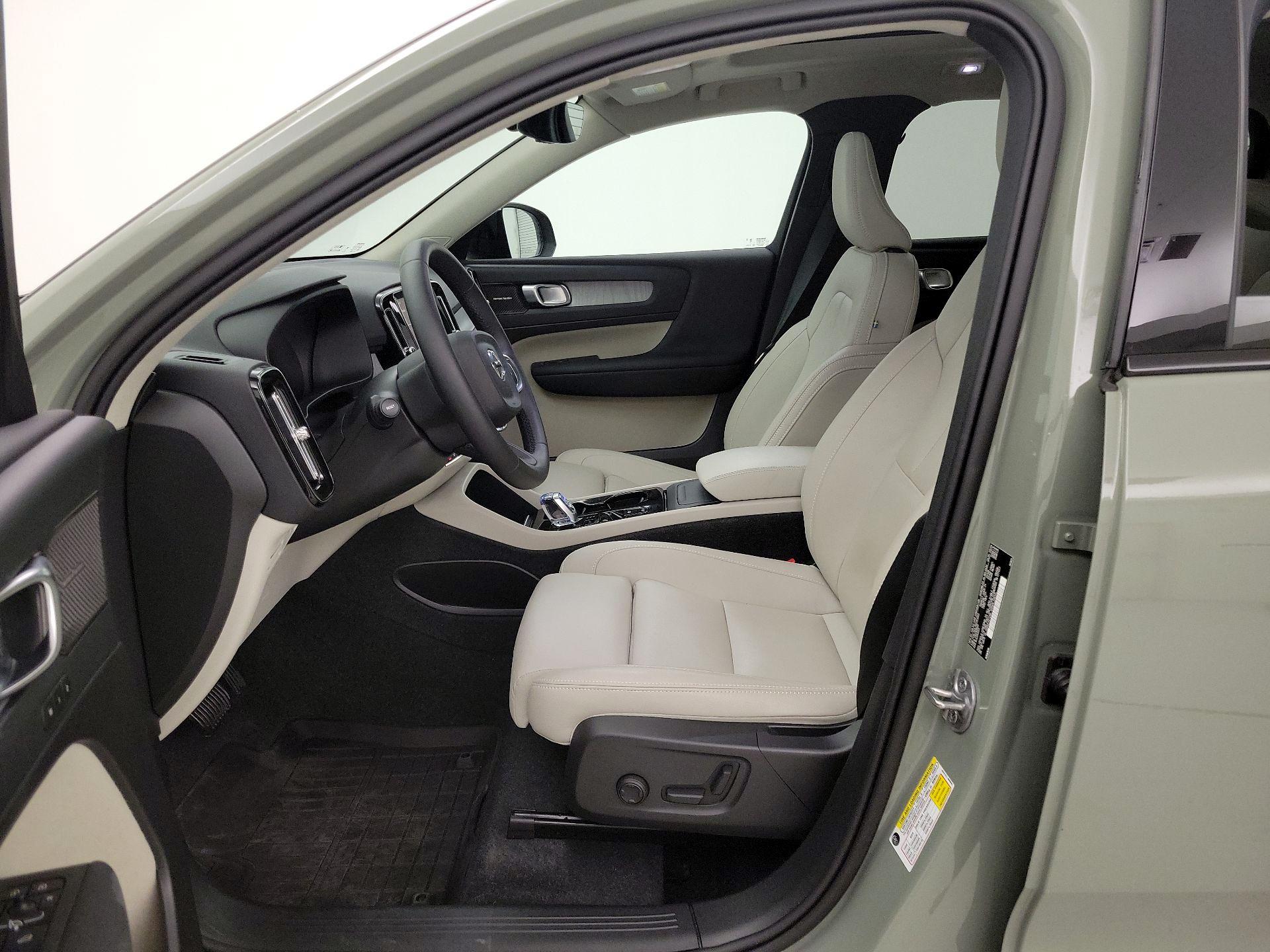 Thumbnail: 2024 Volvo XC40 - 11