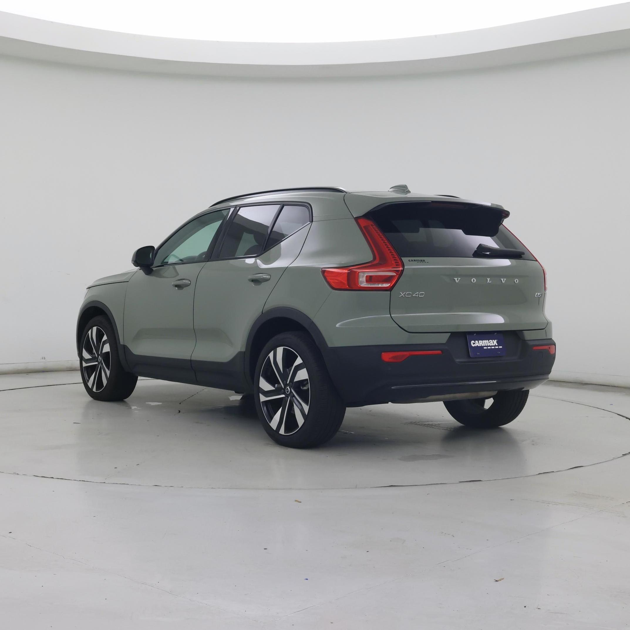 Thumbnail: 2024 Volvo XC40 - 2