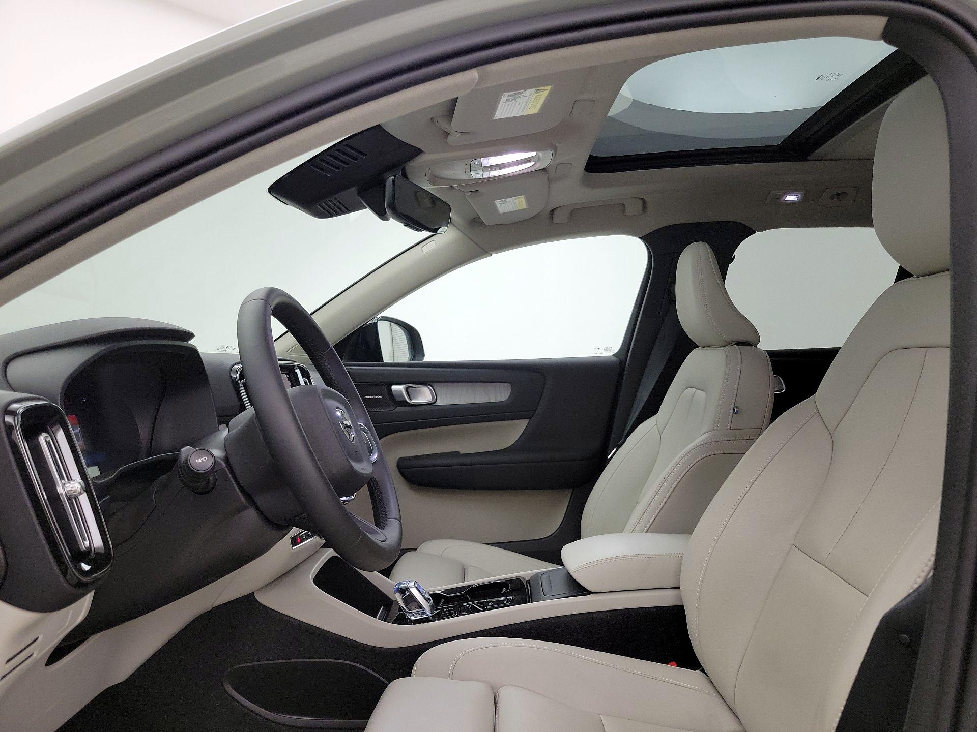 Thumbnail: 2024 Volvo XC40 - 19