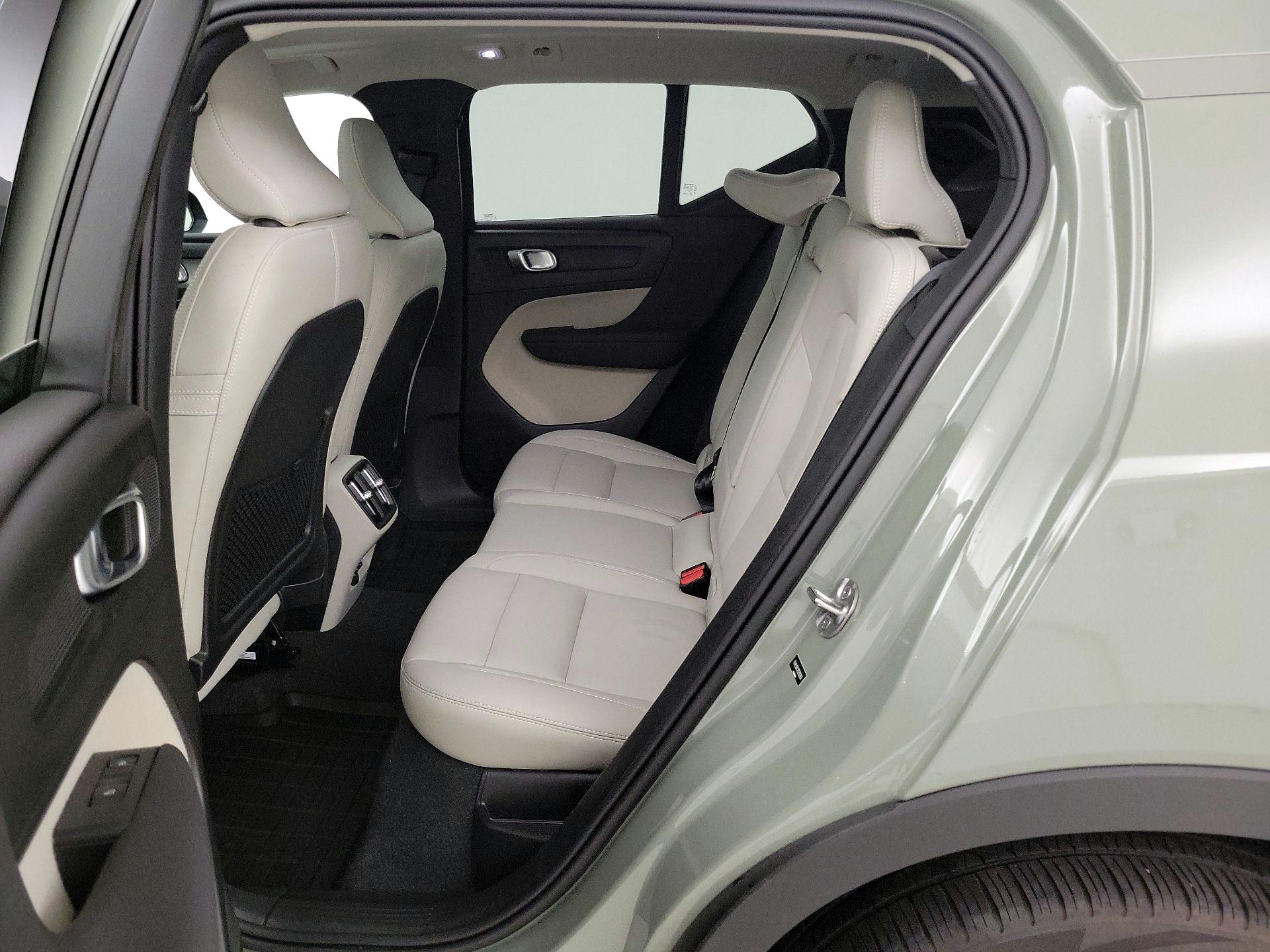 Thumbnail: 2024 Volvo XC40 - 20