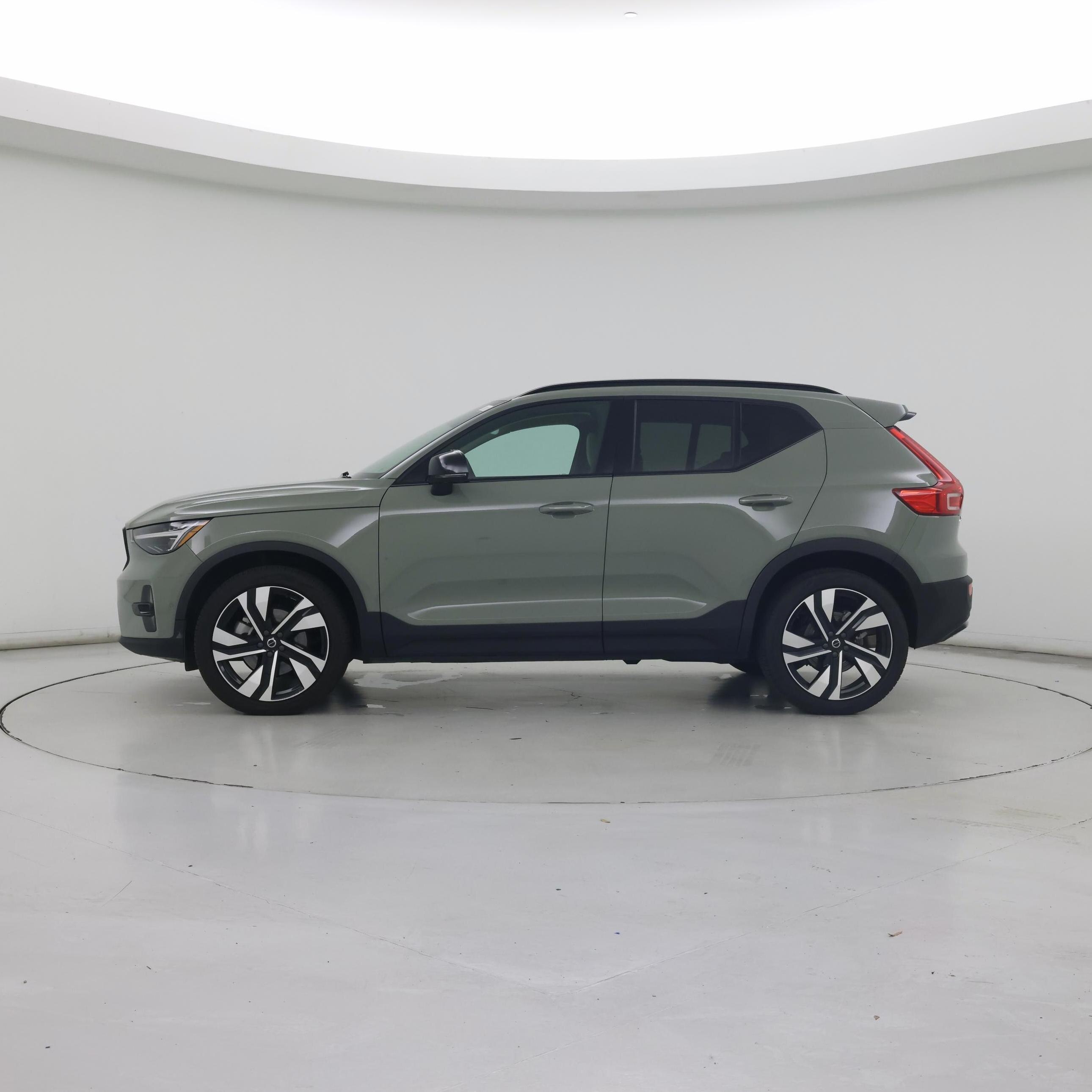 Thumbnail: 2024 Volvo XC40 - 3