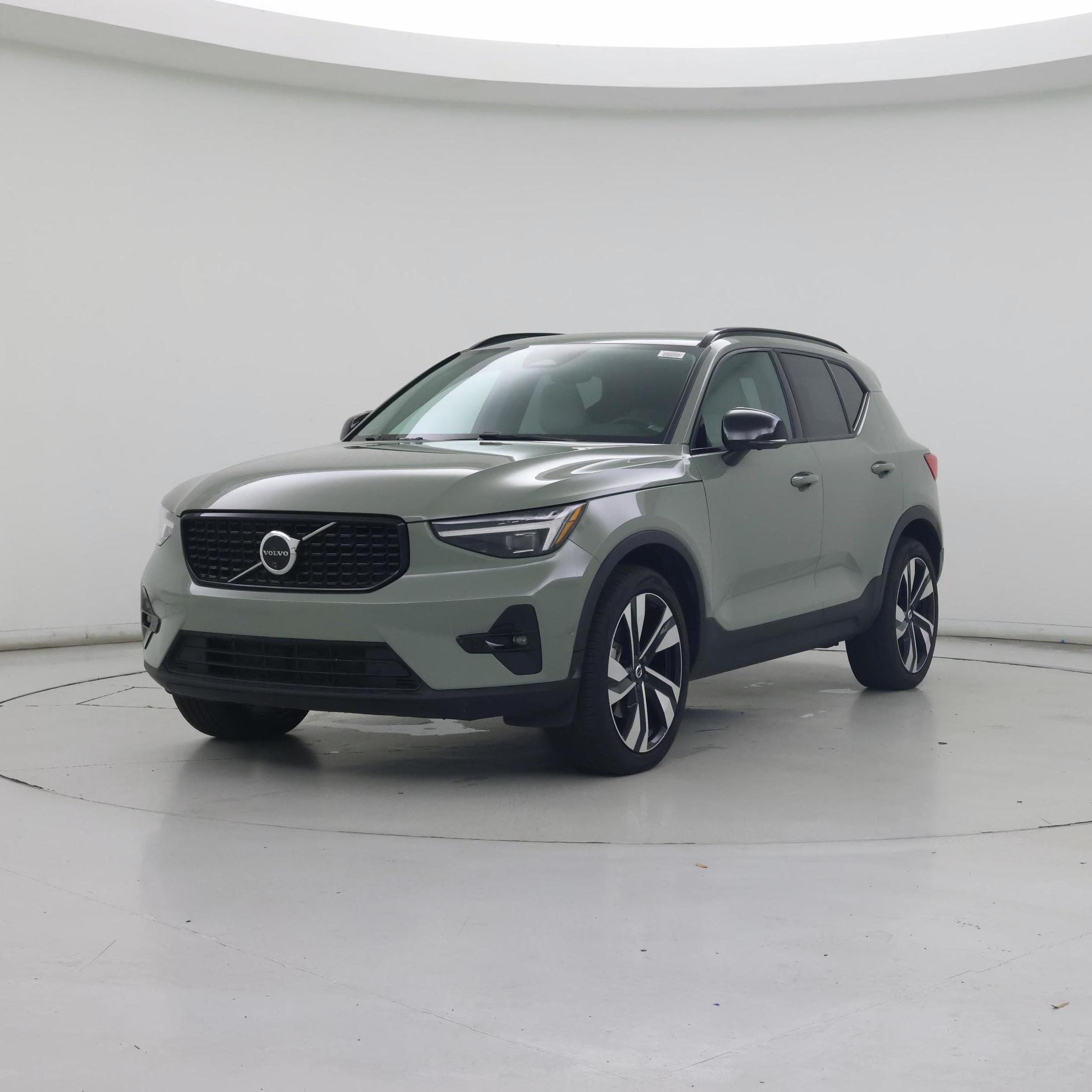 Thumbnail: 2024 Volvo XC40 - 4