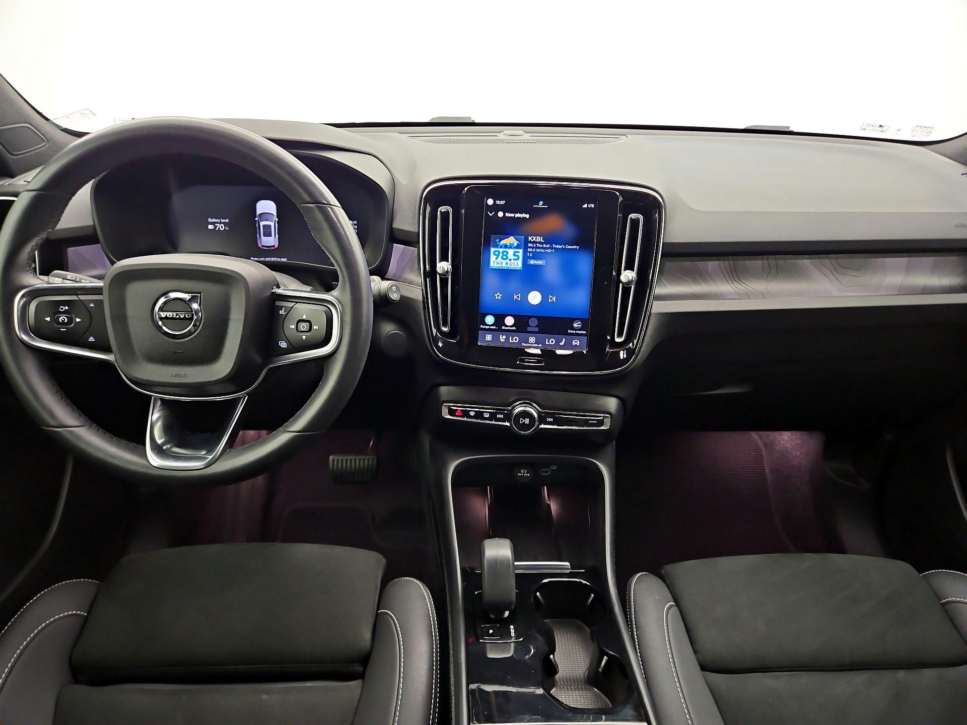 Thumbnail: 2023 Volvo XC40 - 9