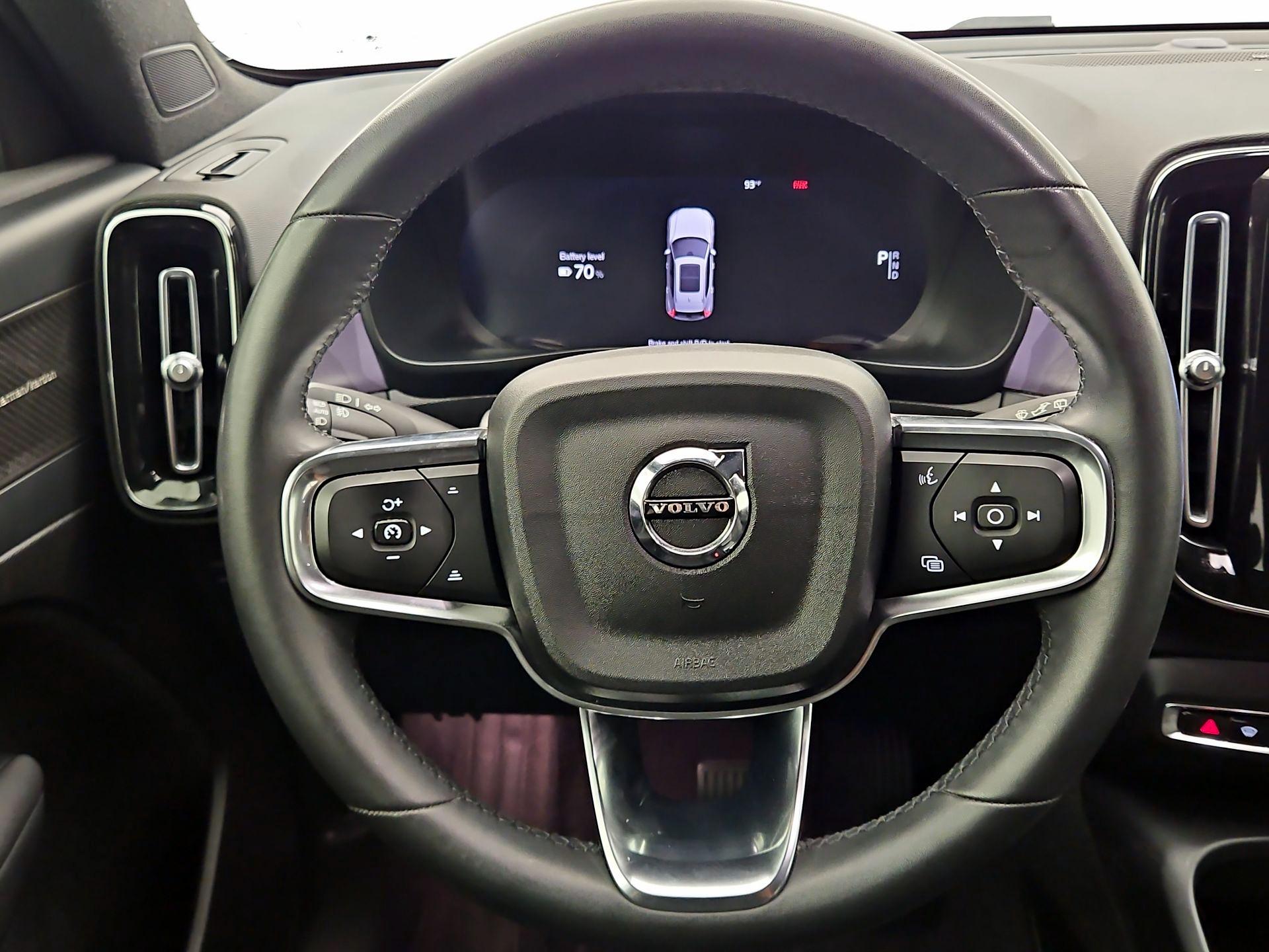 Thumbnail: 2023 Volvo XC40 - 10