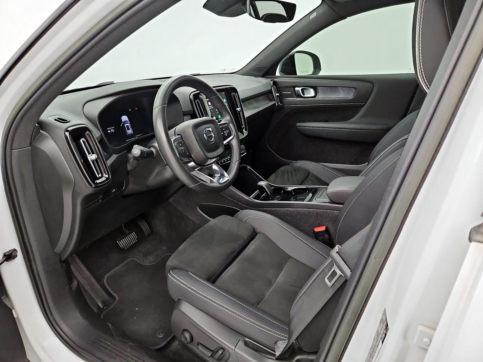 Thumbnail: 2023 Volvo XC40 - 11