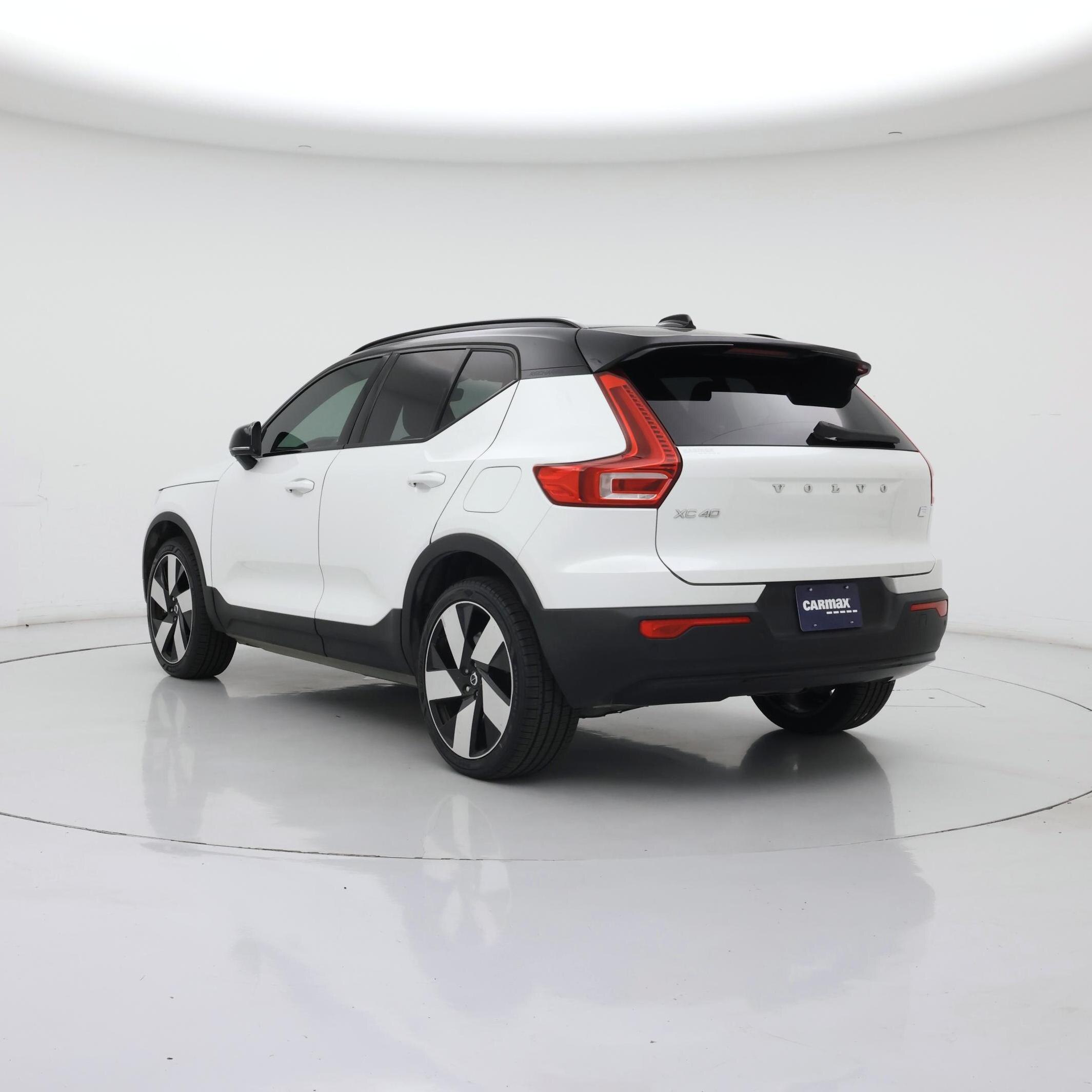 Thumbnail: 2023 Volvo XC40 - 2