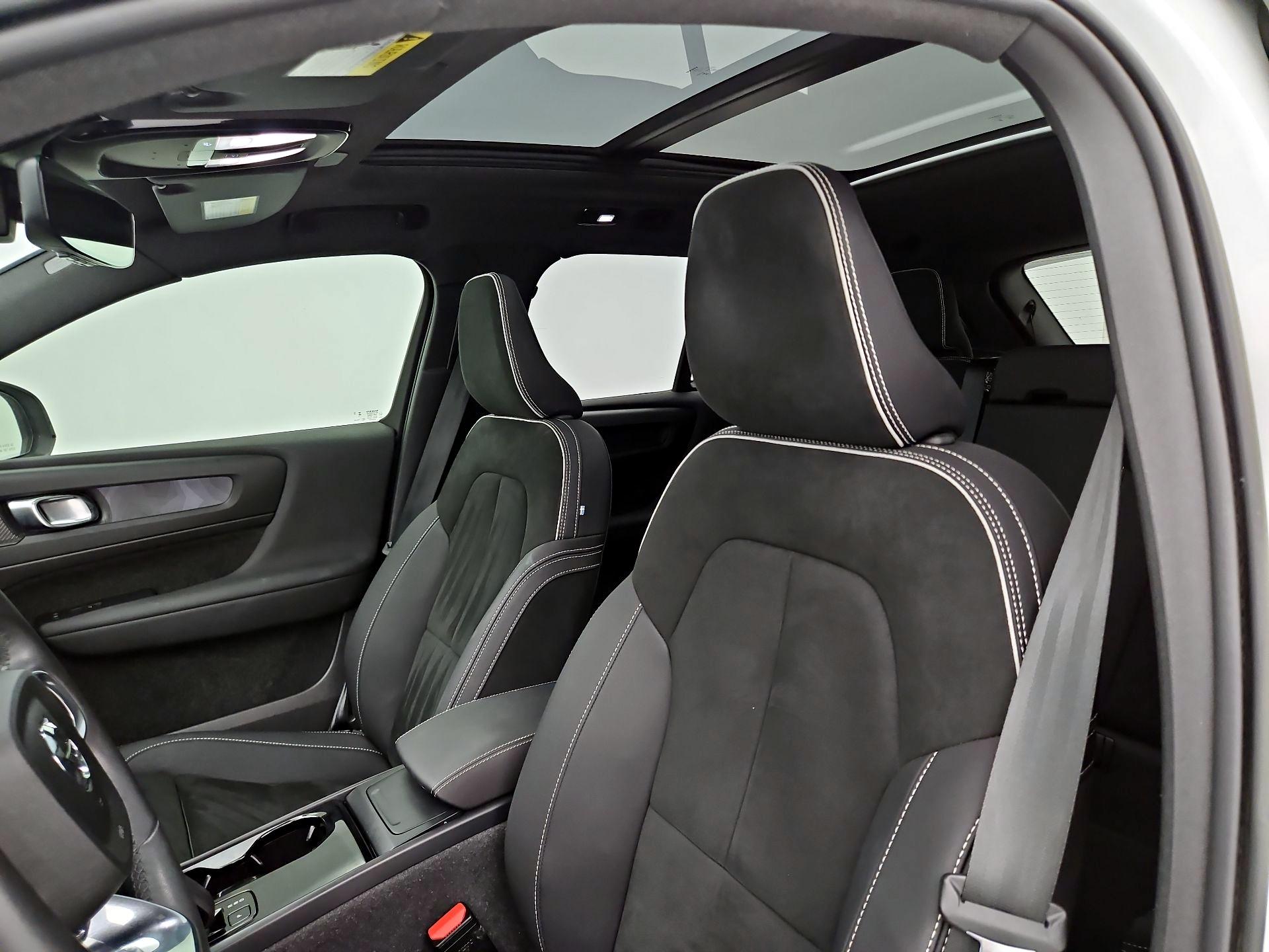 Thumbnail: 2023 Volvo XC40 - 19