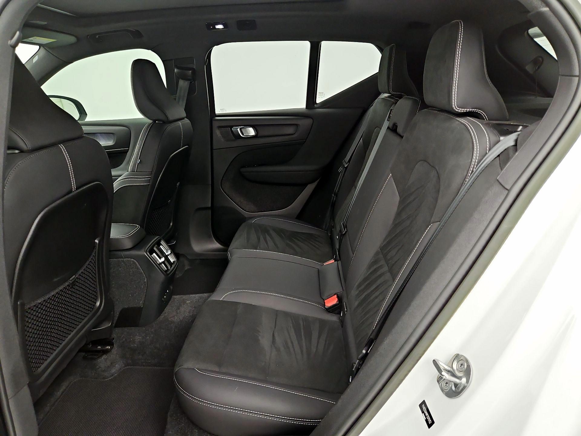 Thumbnail: 2023 Volvo XC40 - 20
