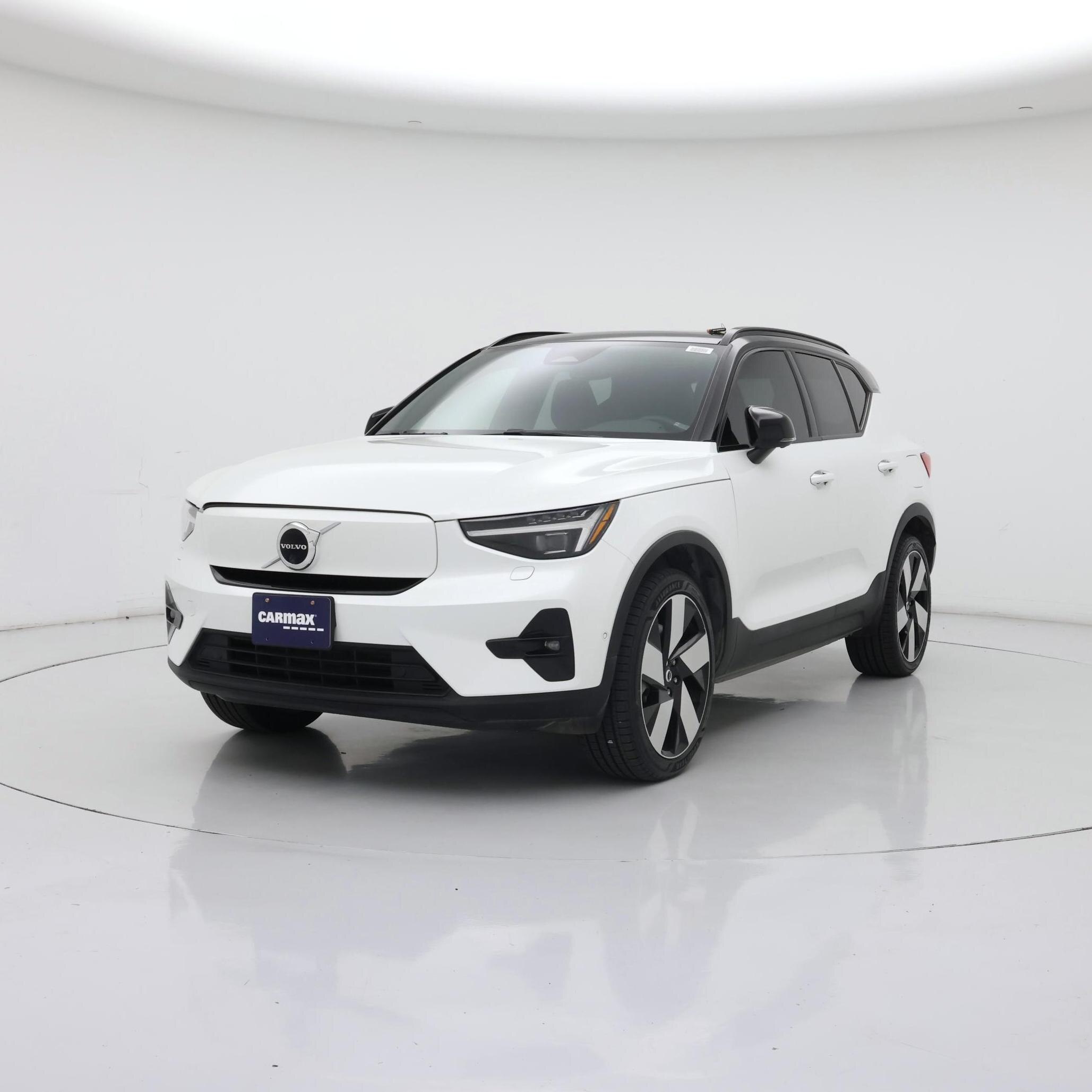 Thumbnail: 2023 Volvo XC40 - 4