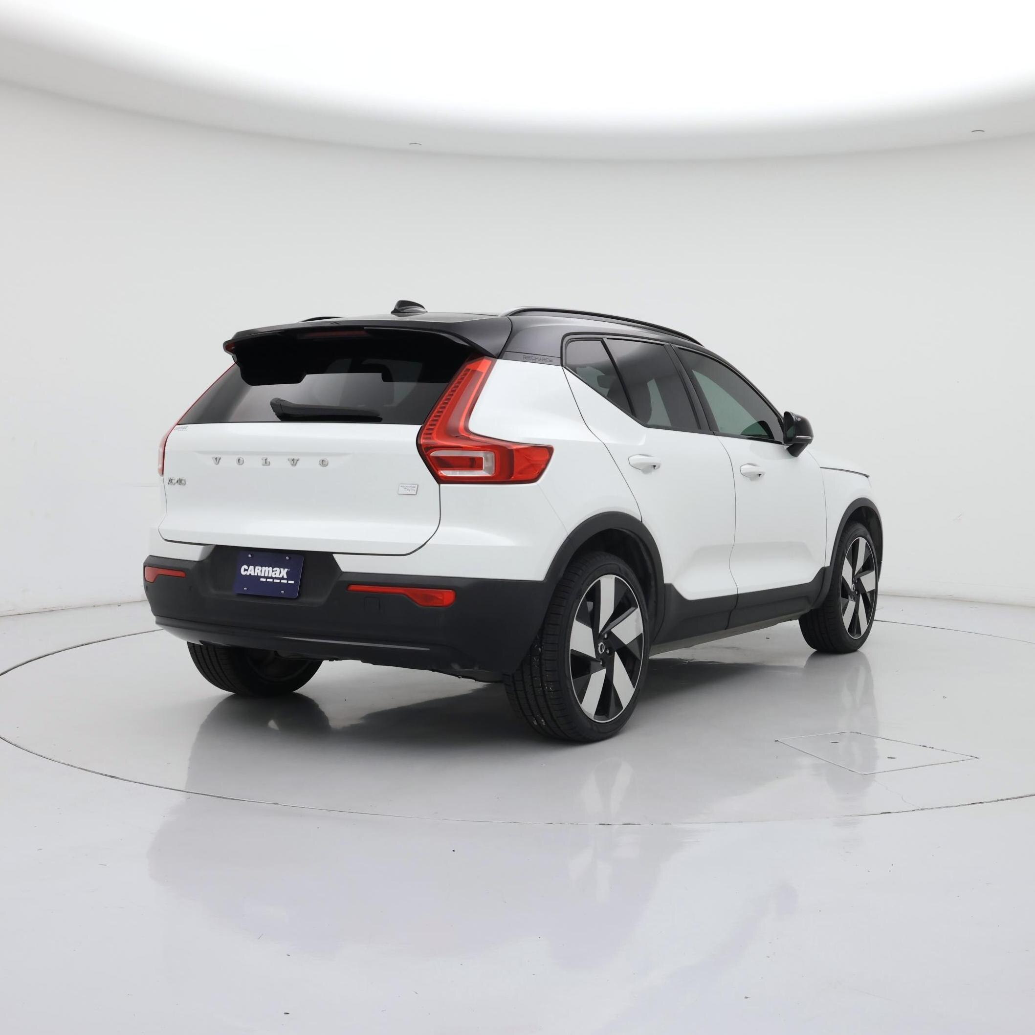 Thumbnail: 2023 Volvo XC40 - 8