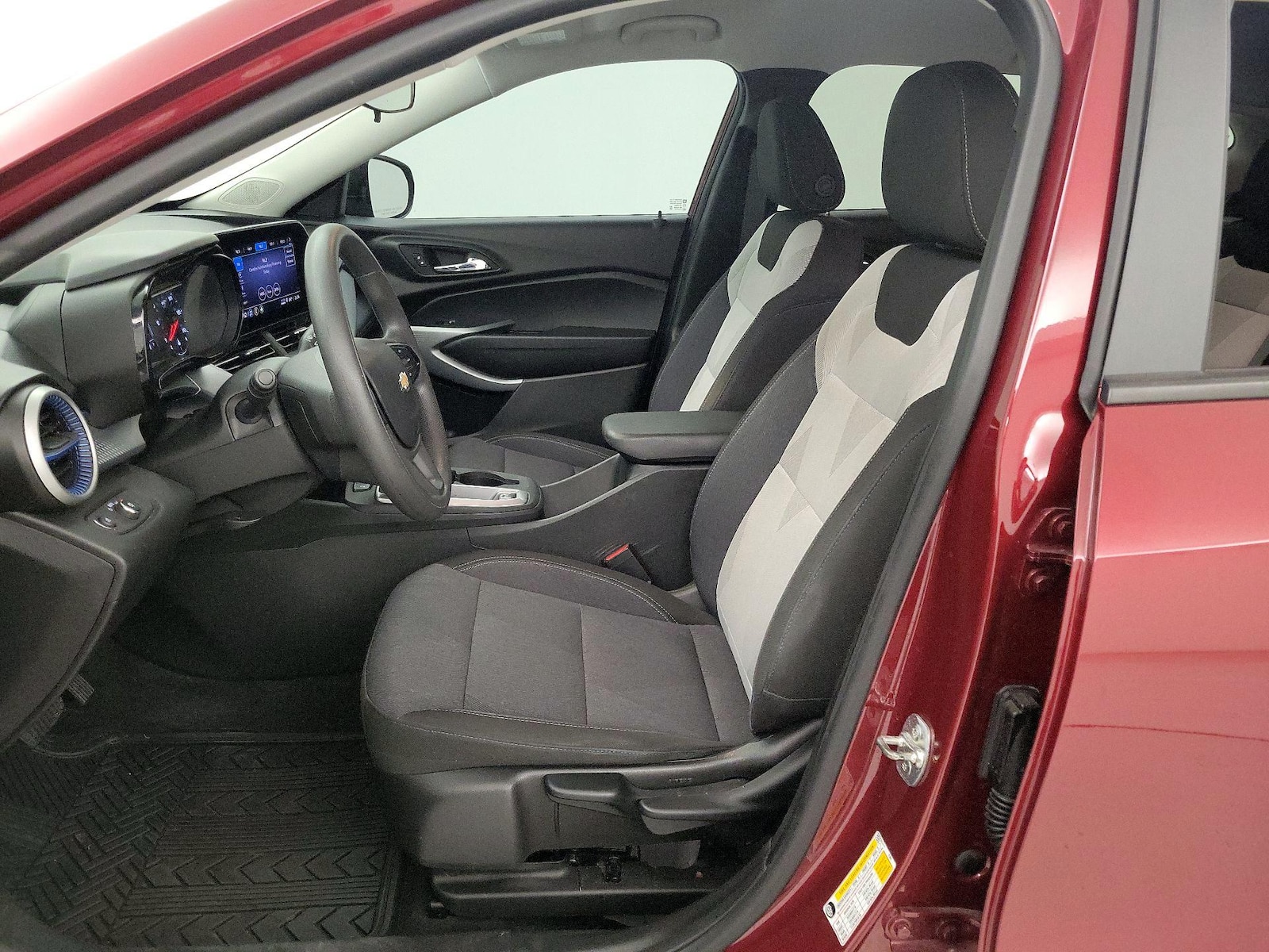 2024 Chevrolet Trax LS - Photo 12