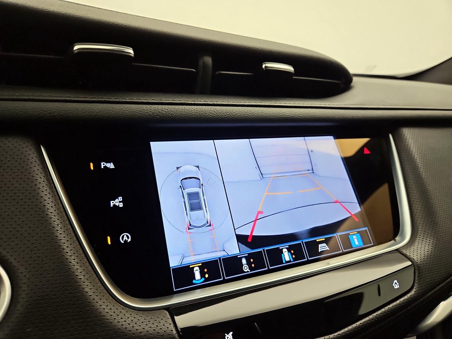 Thumbnail: 2023 Cadillac XT5 - 14