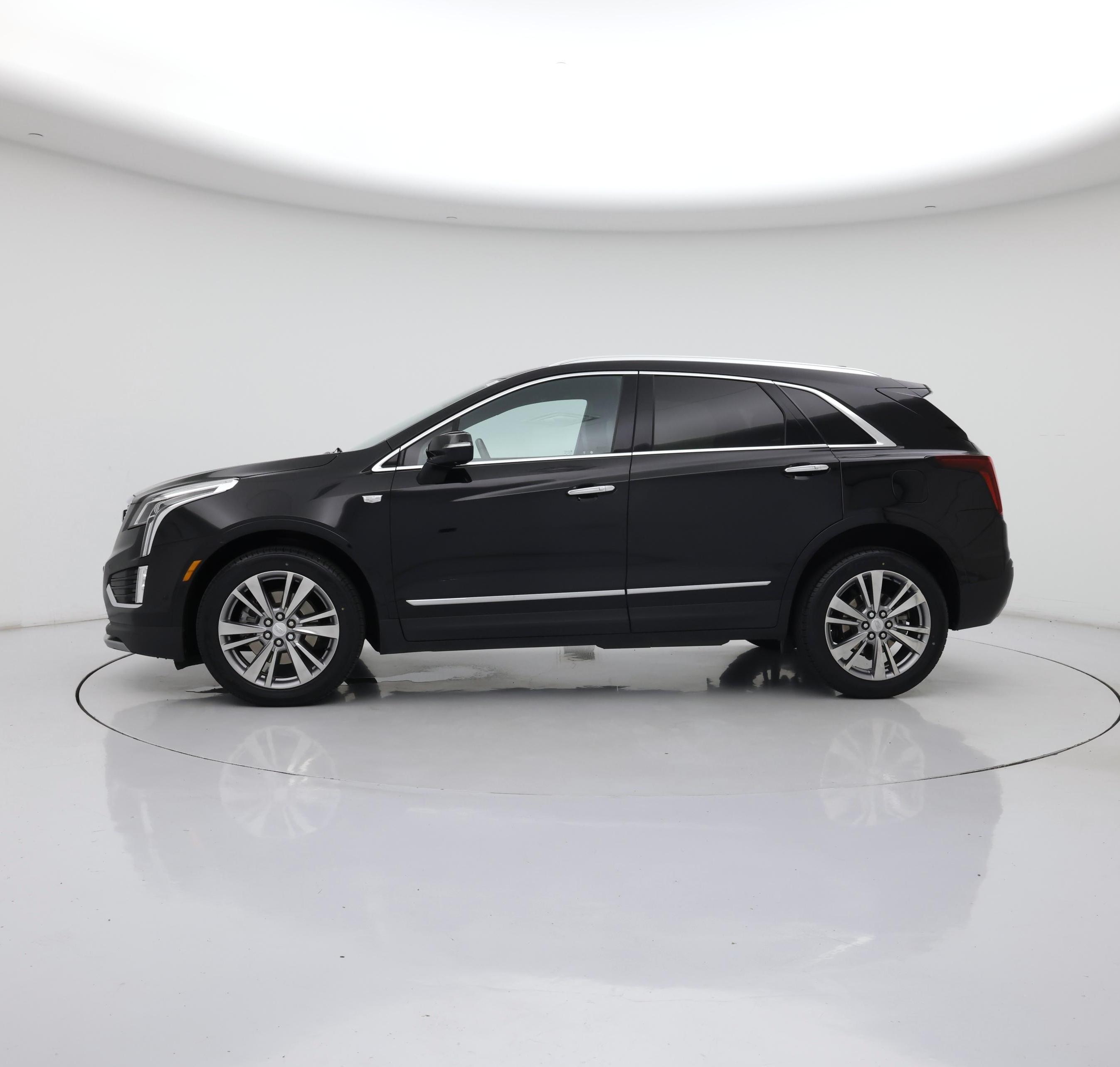 Thumbnail: 2023 Cadillac XT5 - 3