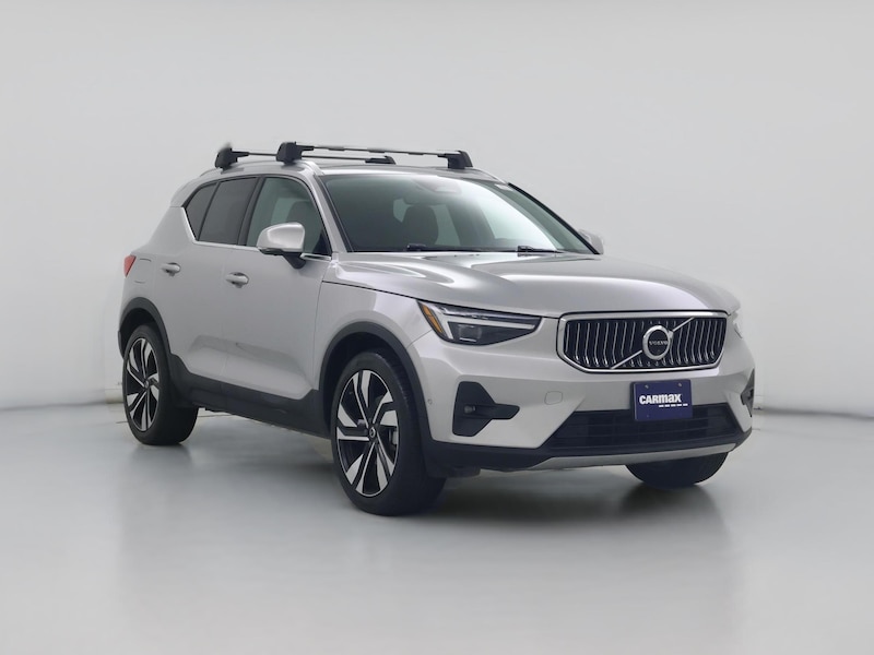2023 Volvo XC40 B5 Ultimate Bright Theme