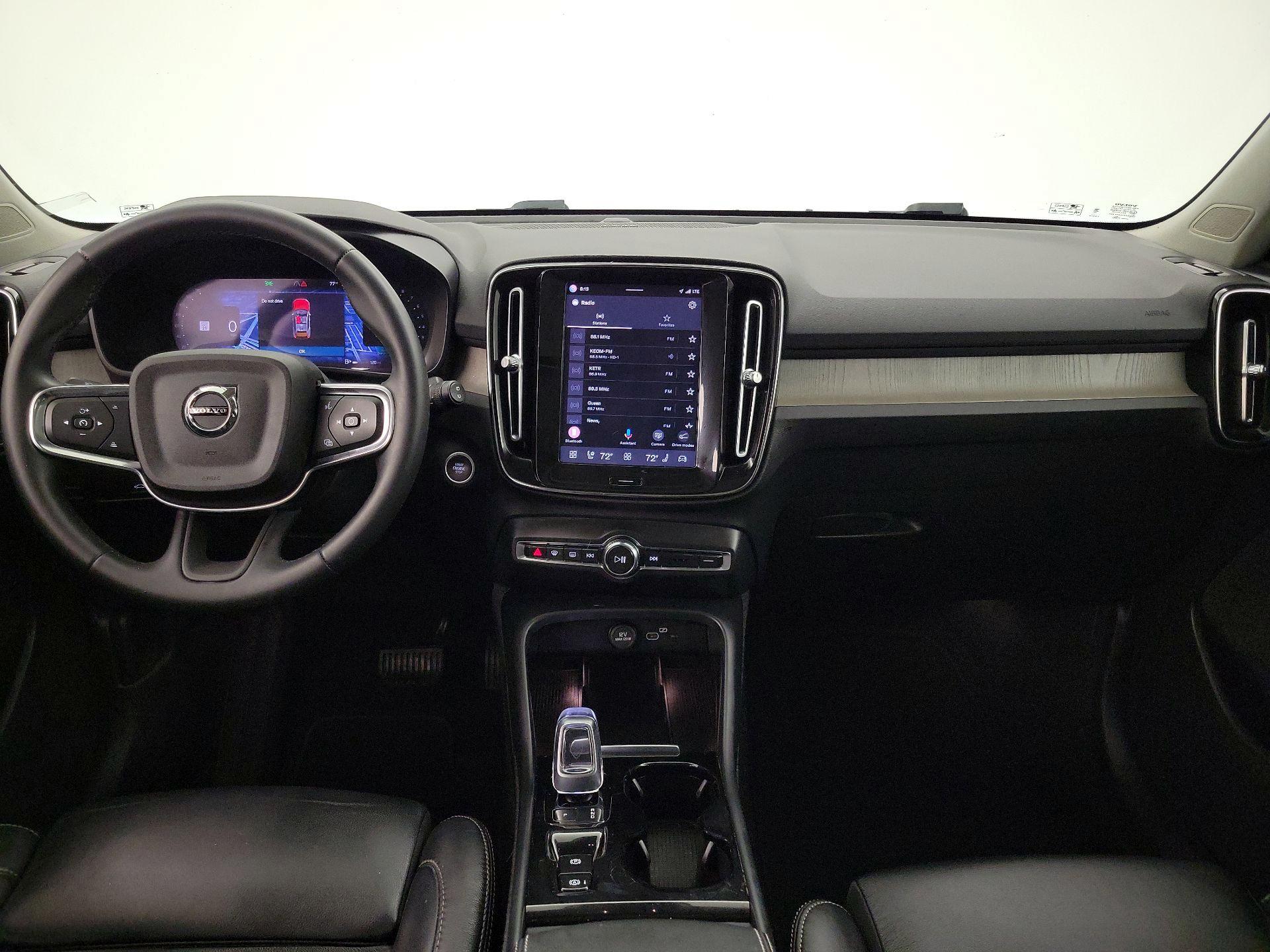 Thumbnail: 2023 Volvo XC40 - 9