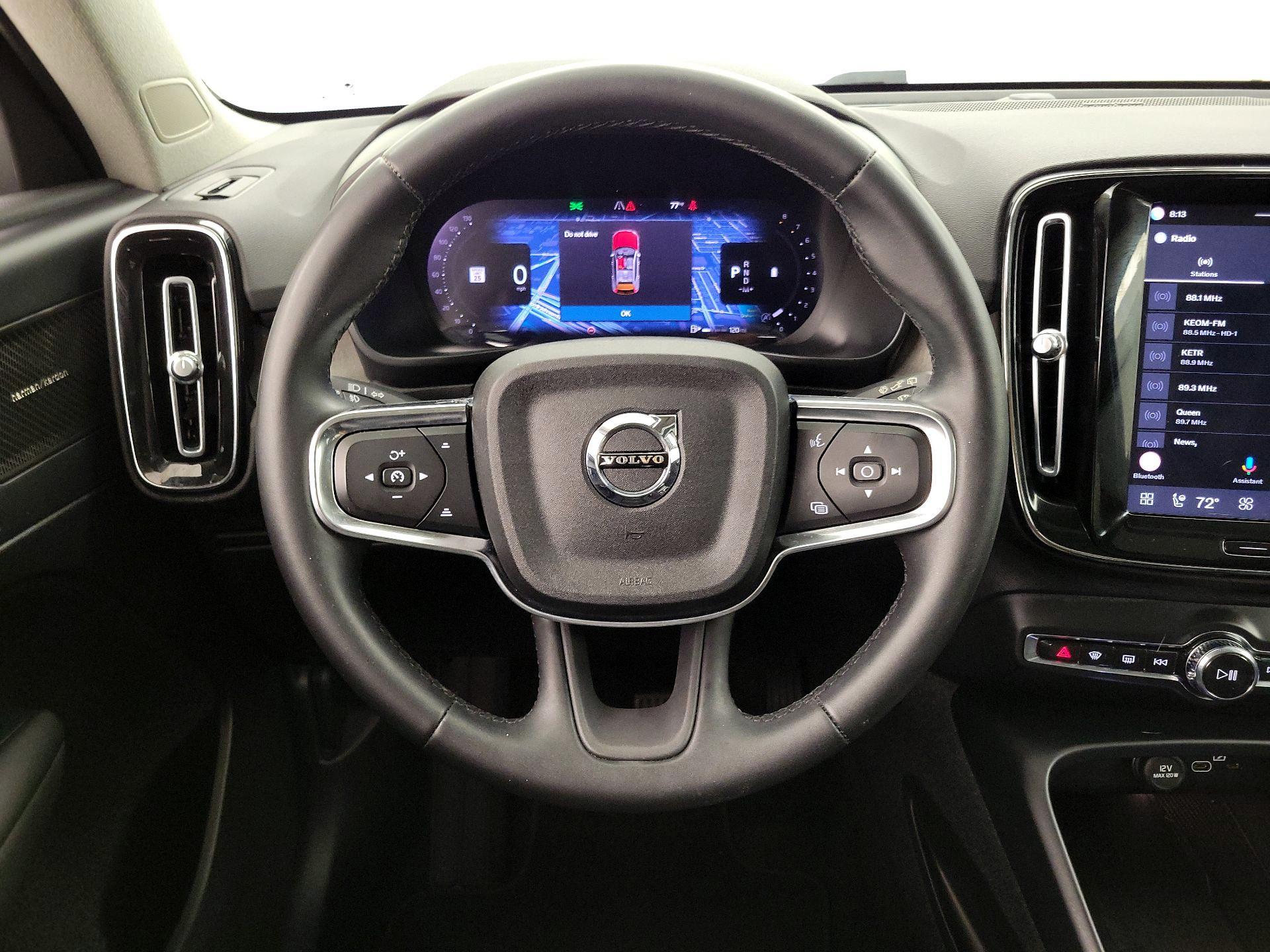 Thumbnail: 2023 Volvo XC40 - 10