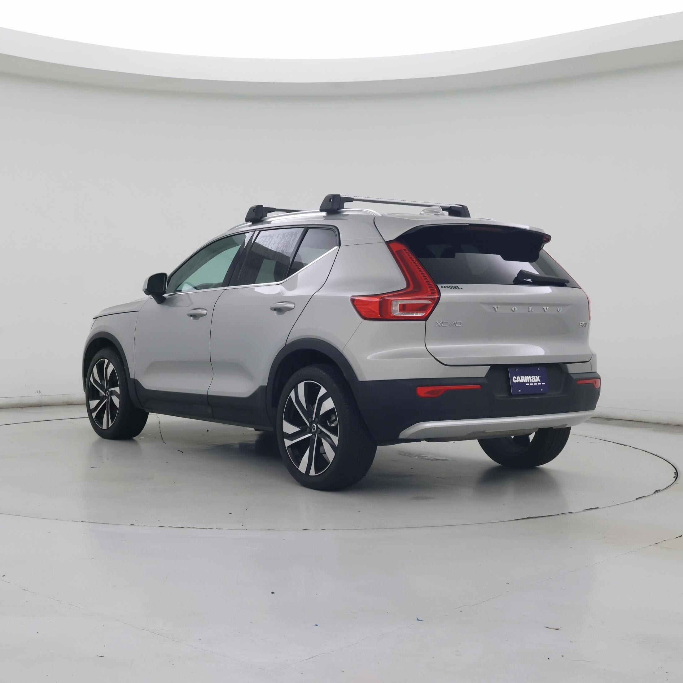Thumbnail: 2023 Volvo XC40 - 2