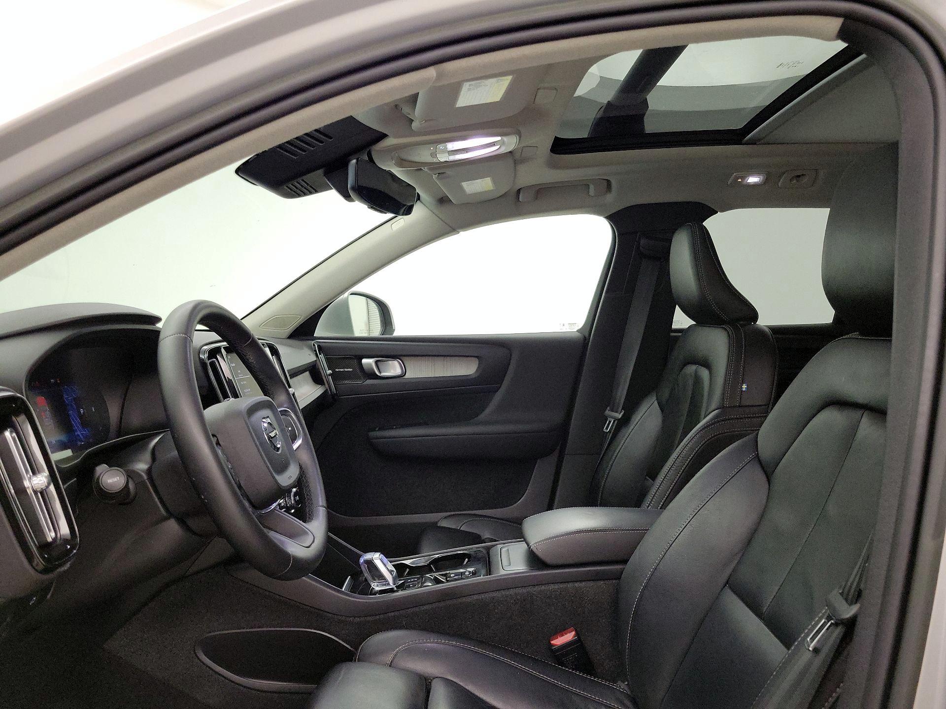 Thumbnail: 2023 Volvo XC40 - 19