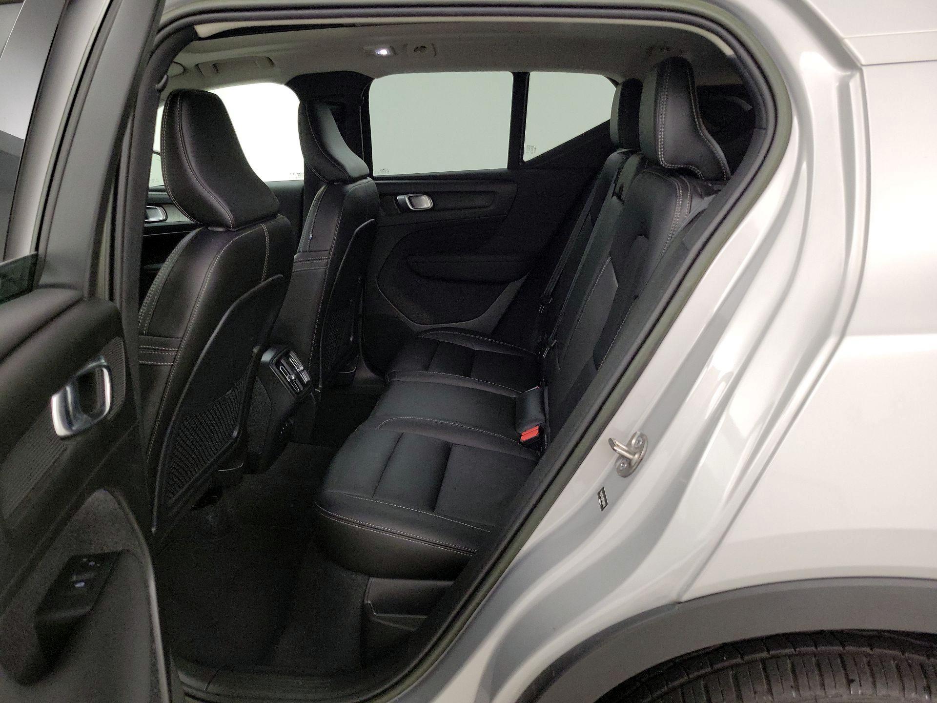 Thumbnail: 2023 Volvo XC40 - 20