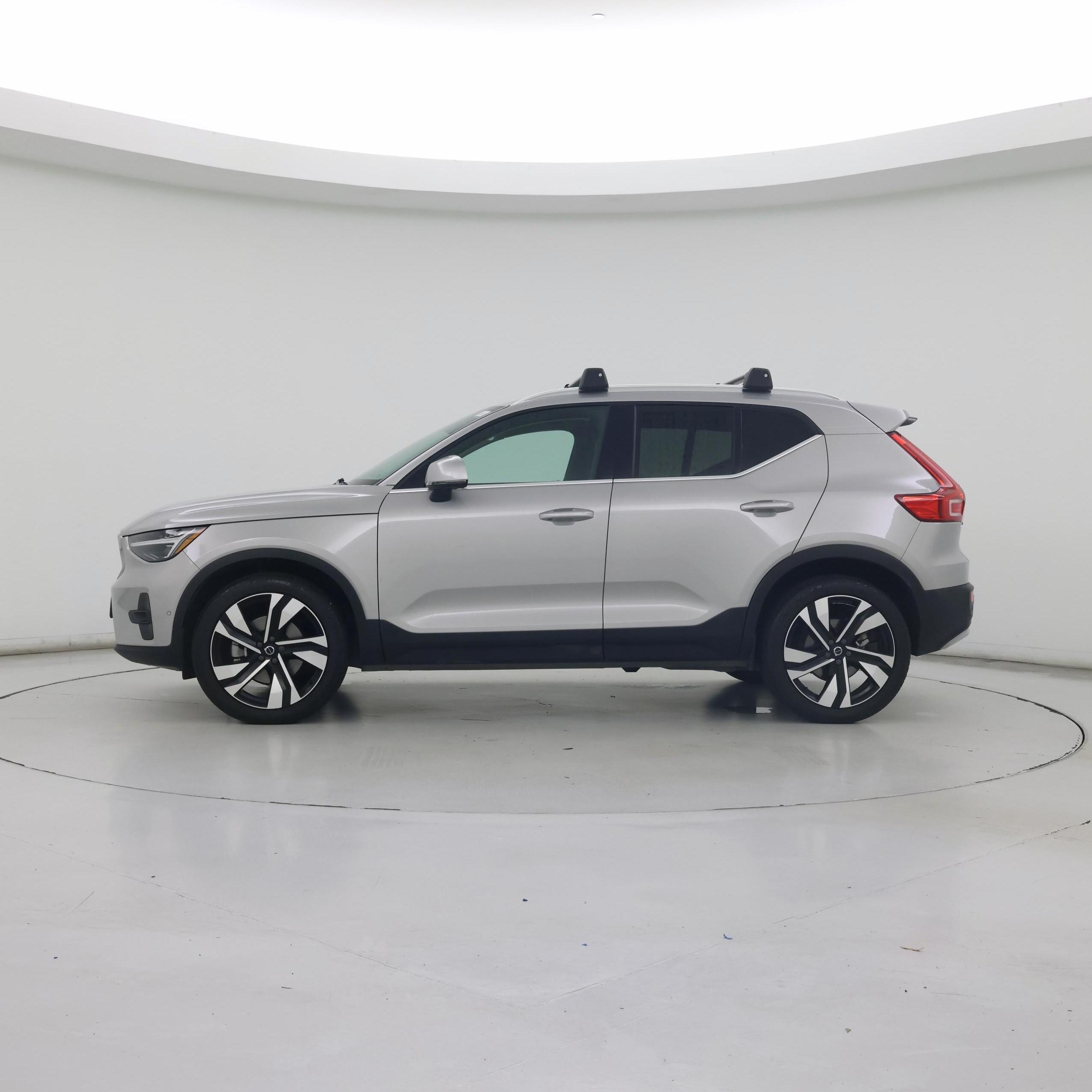 Thumbnail: 2023 Volvo XC40 - 3