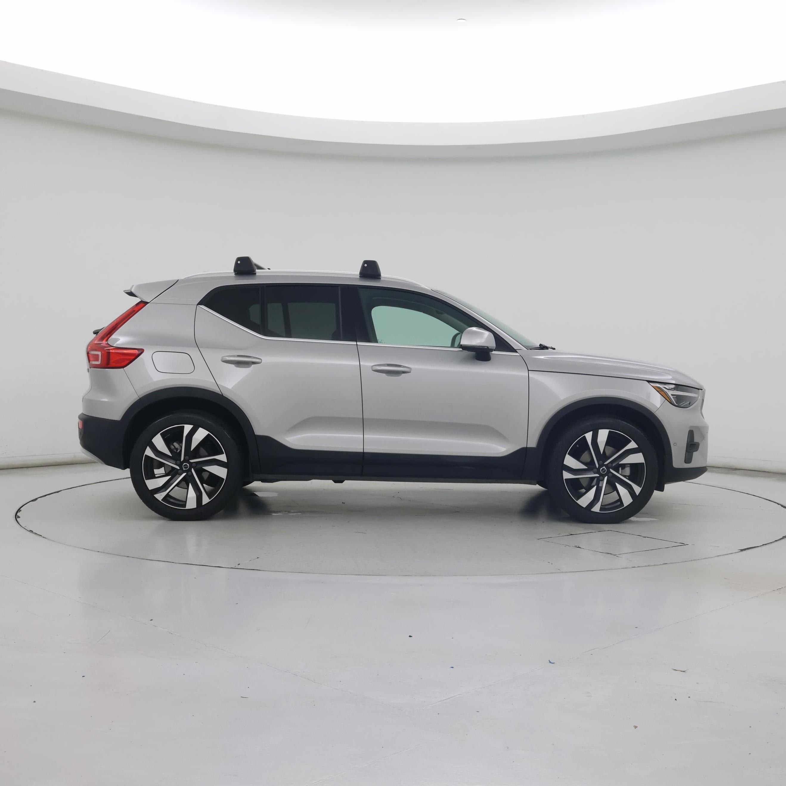 Thumbnail: 2023 Volvo XC40 - 7