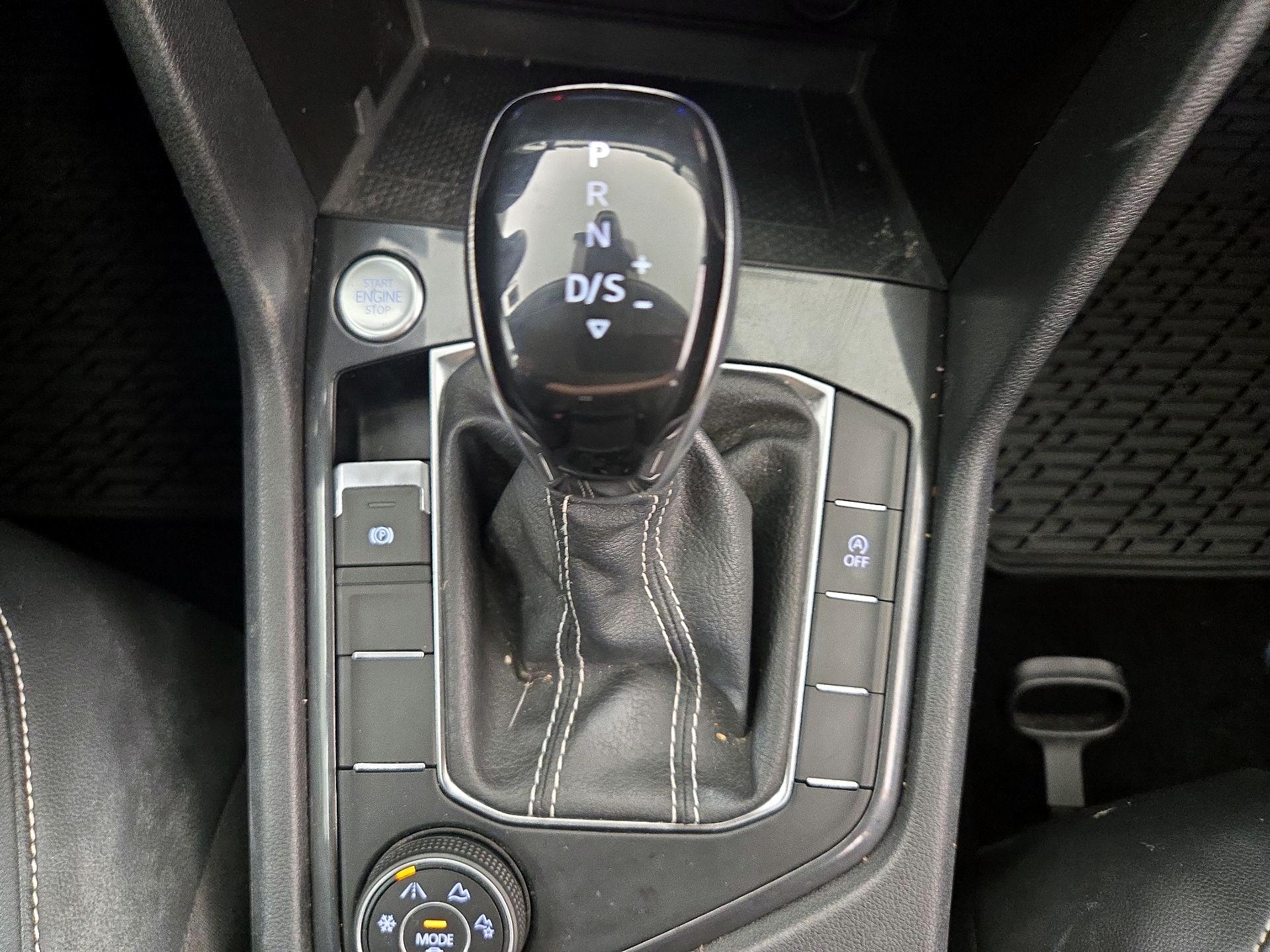 Thumbnail: 2022 Volkswagen Tiguan - 17