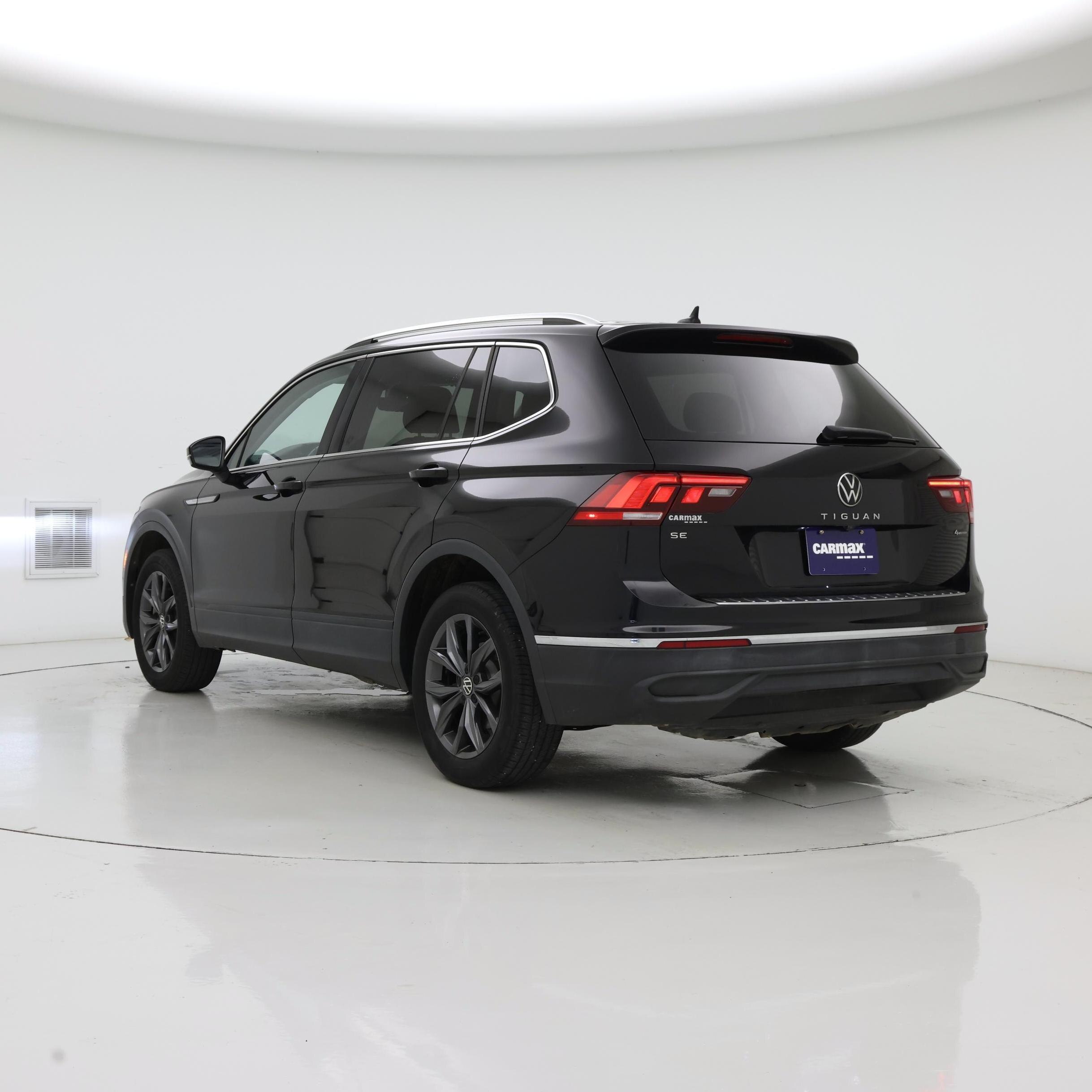 Thumbnail: 2022 Volkswagen Tiguan - 2