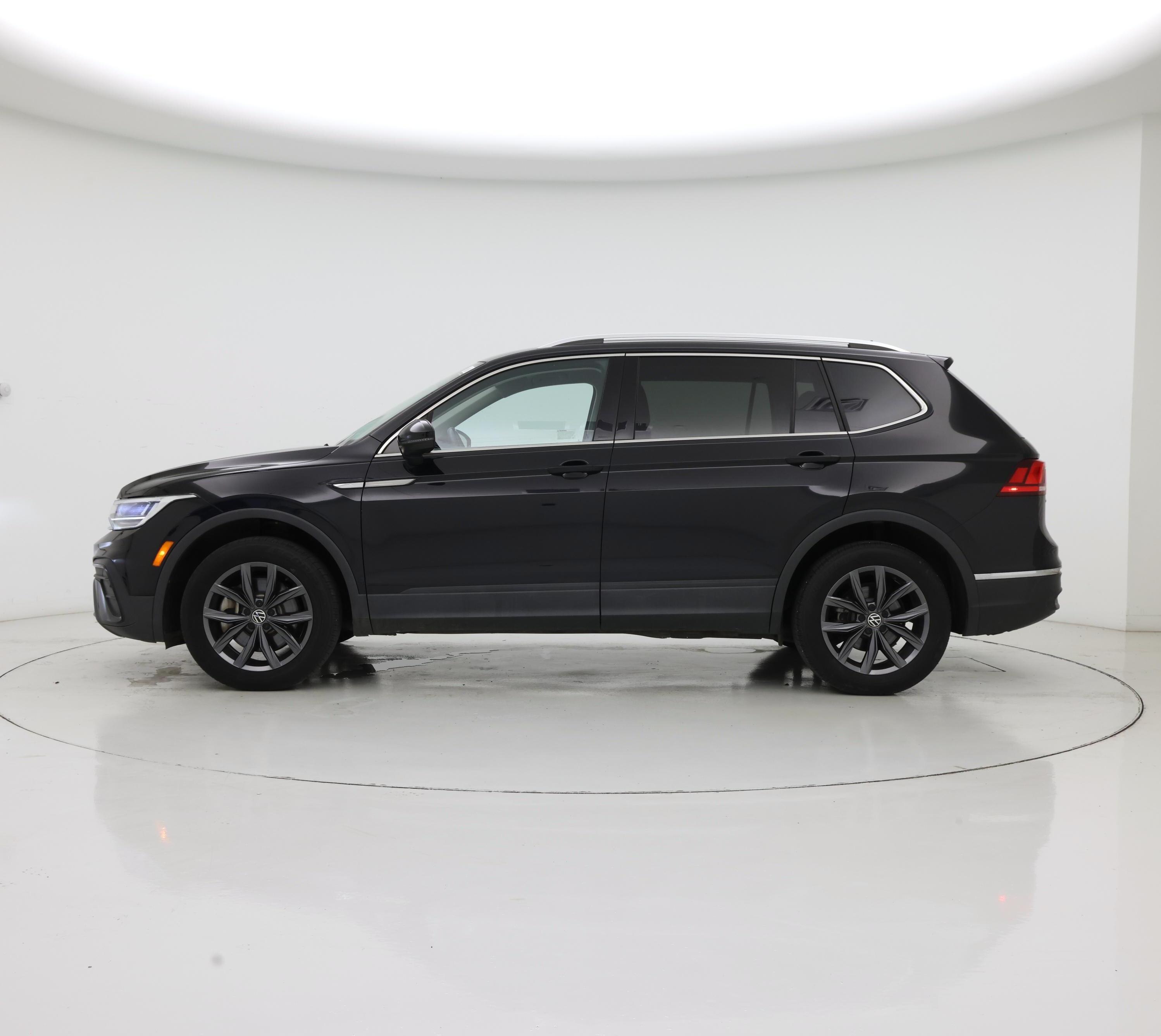 Thumbnail: 2022 Volkswagen Tiguan - 3