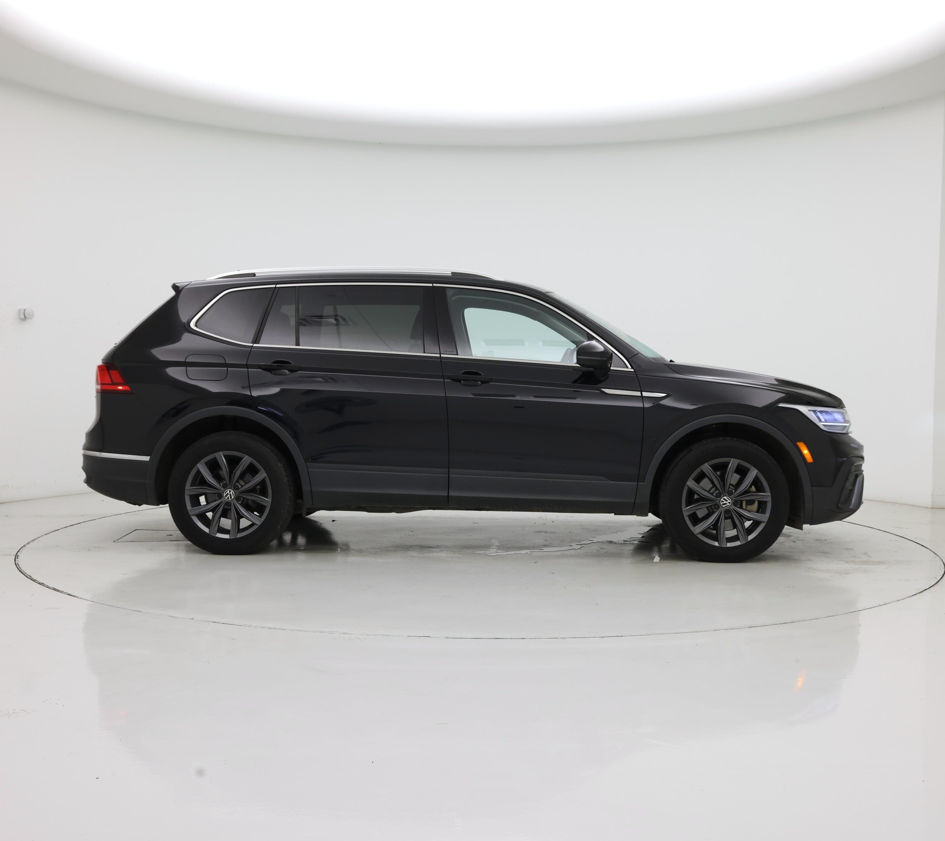 Thumbnail: 2022 Volkswagen Tiguan - 7