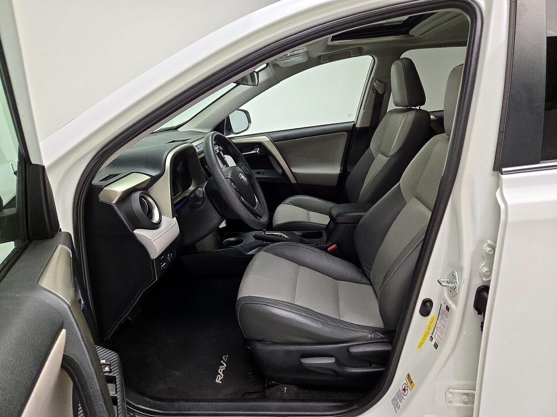 Thumbnail: 2015 Toyota RAV4 - 11