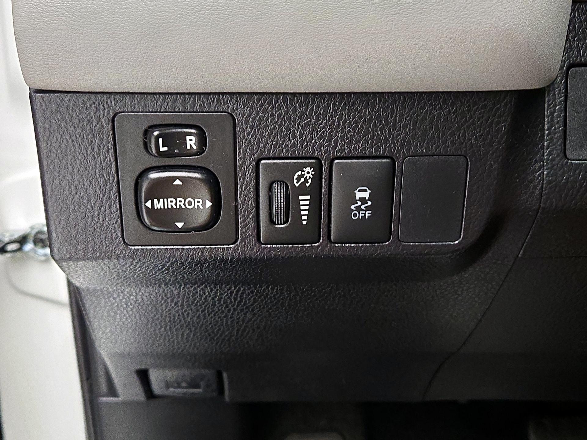 Thumbnail: 2015 Toyota RAV4 - 13