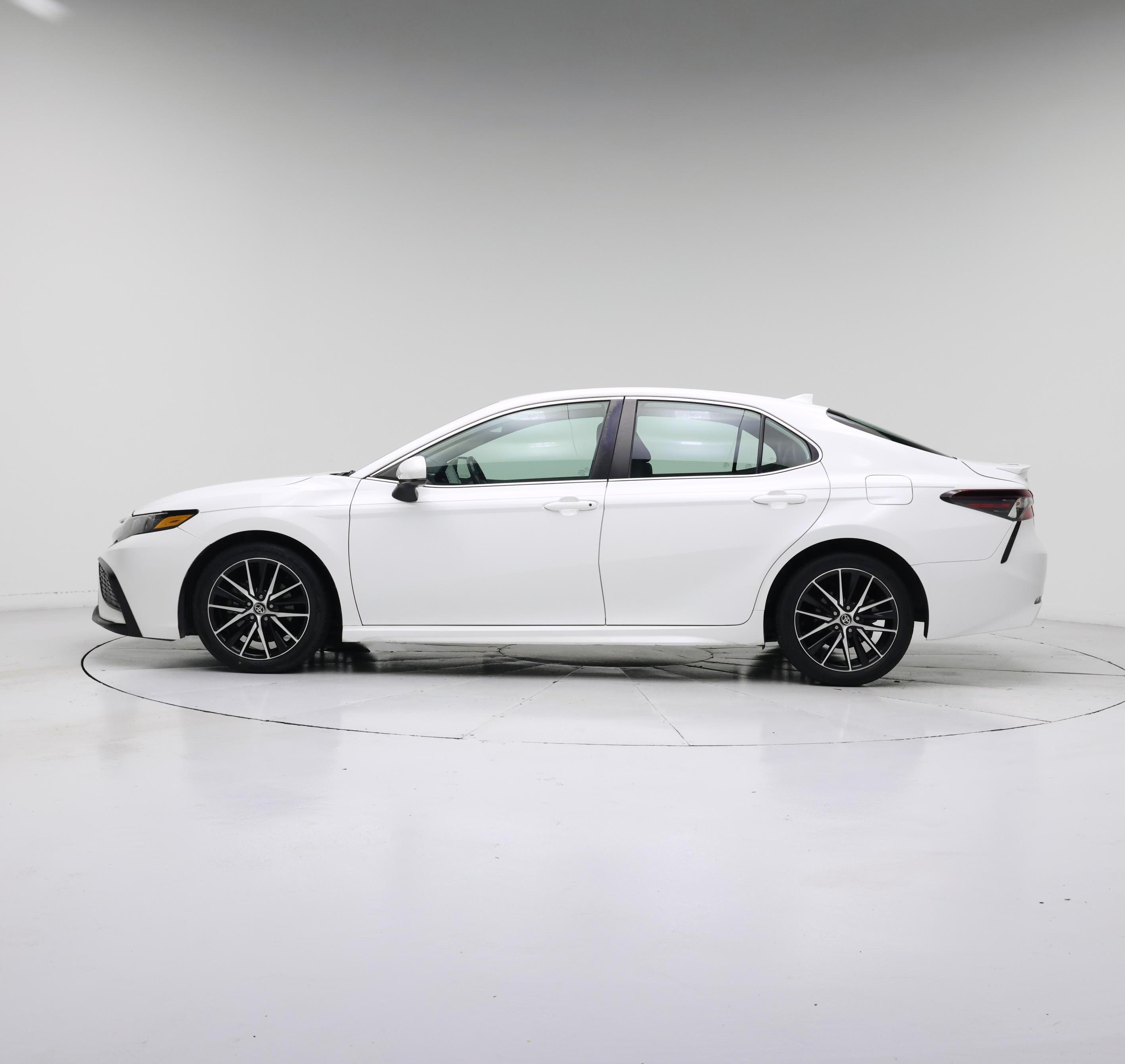 Thumbnail: 2021 Toyota Camry - 3