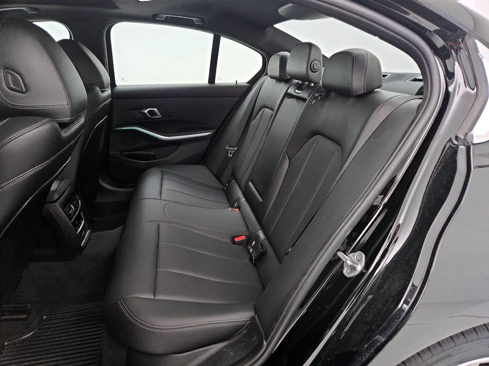 2024 BMW 3 Series 330e - Photo 22