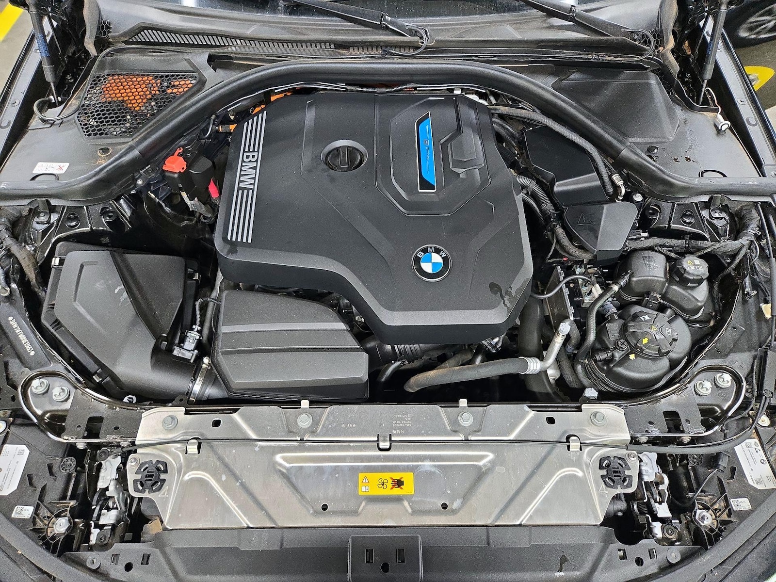 2024 BMW 3 Series 330e - Photo 24
