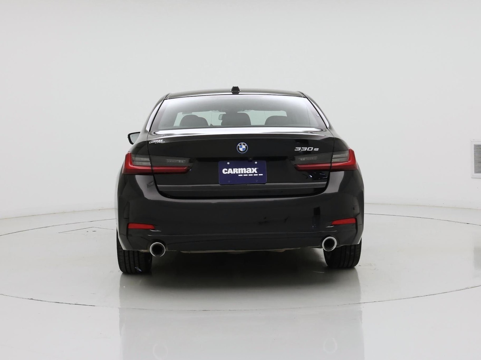 2024 BMW 3 Series 330e - Photo 7