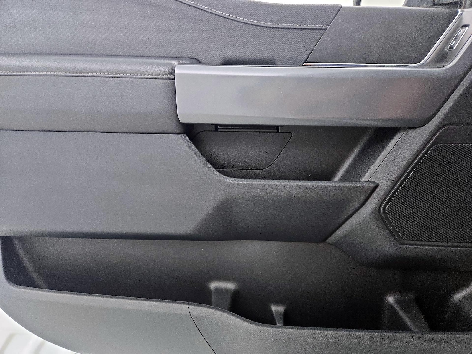 2025 Ford F-150 XLT - Photo 11