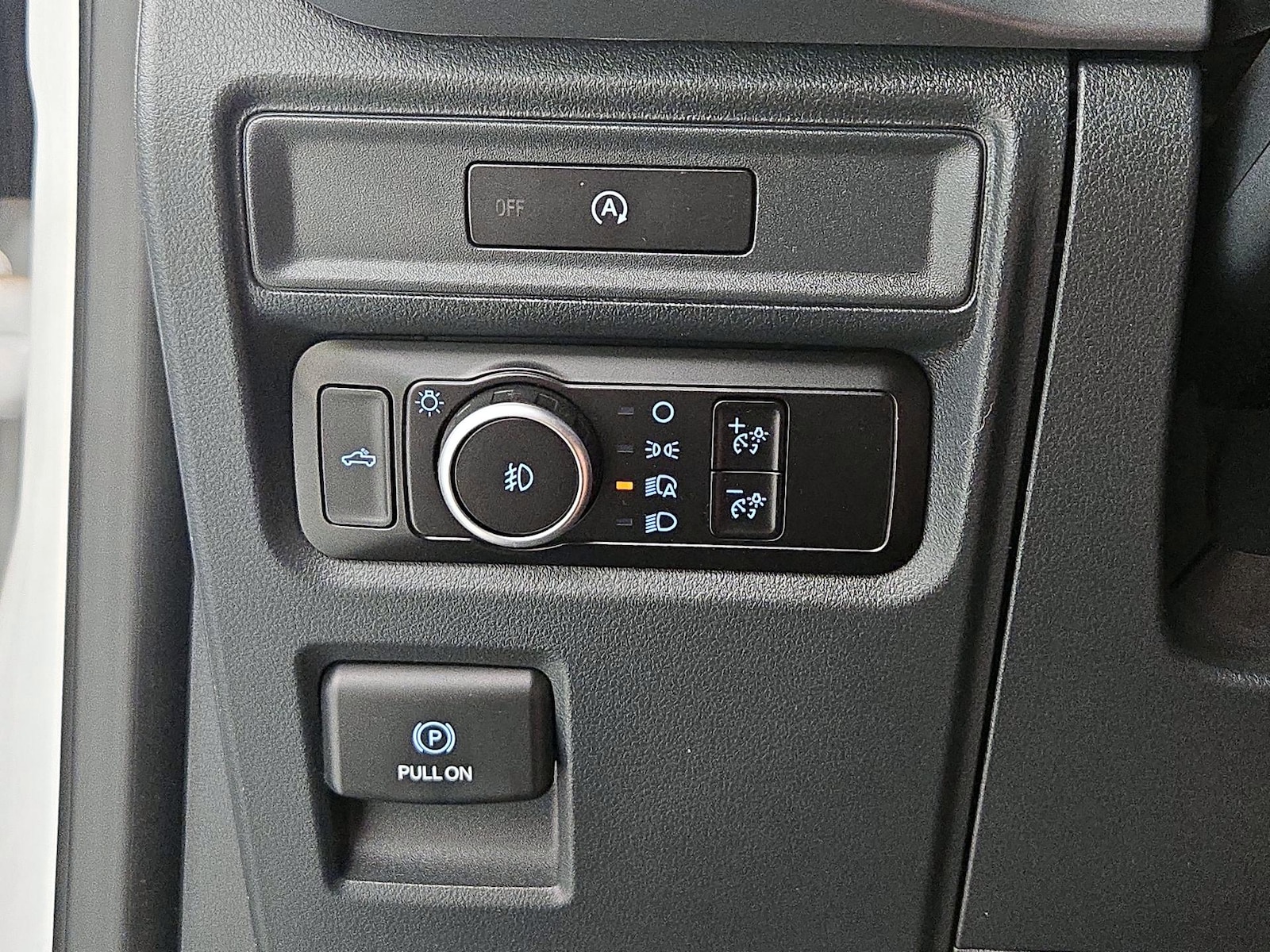 2025 Ford F-150 XLT - Photo 12