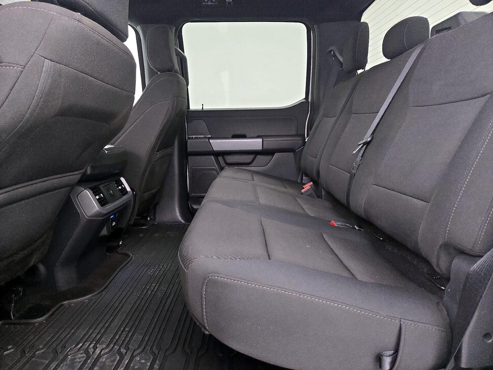 2025 Ford F-150 XLT - Photo 18