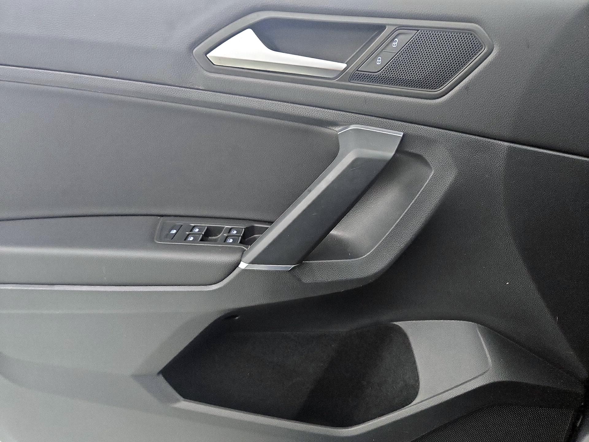 Thumbnail: 2020 Volkswagen Tiguan - 10