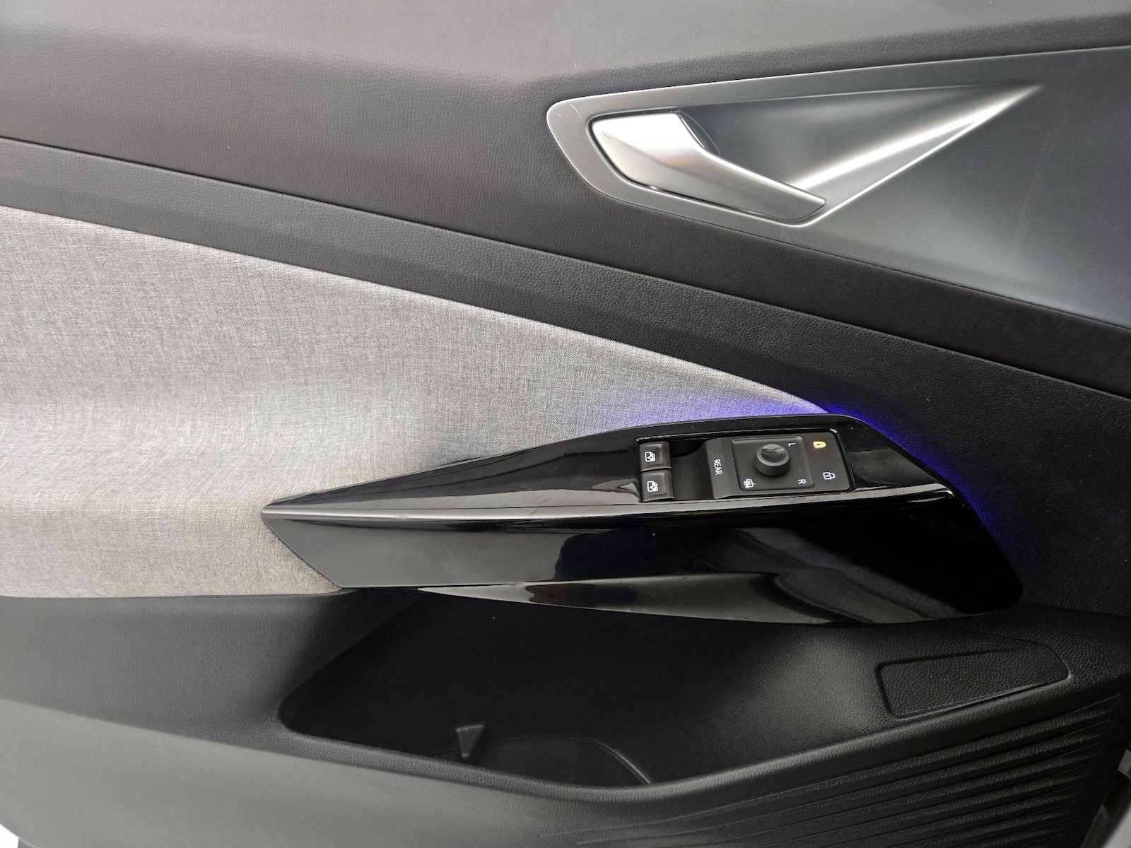 2023 Volkswagen ID.4 STANDARD - Photo 11