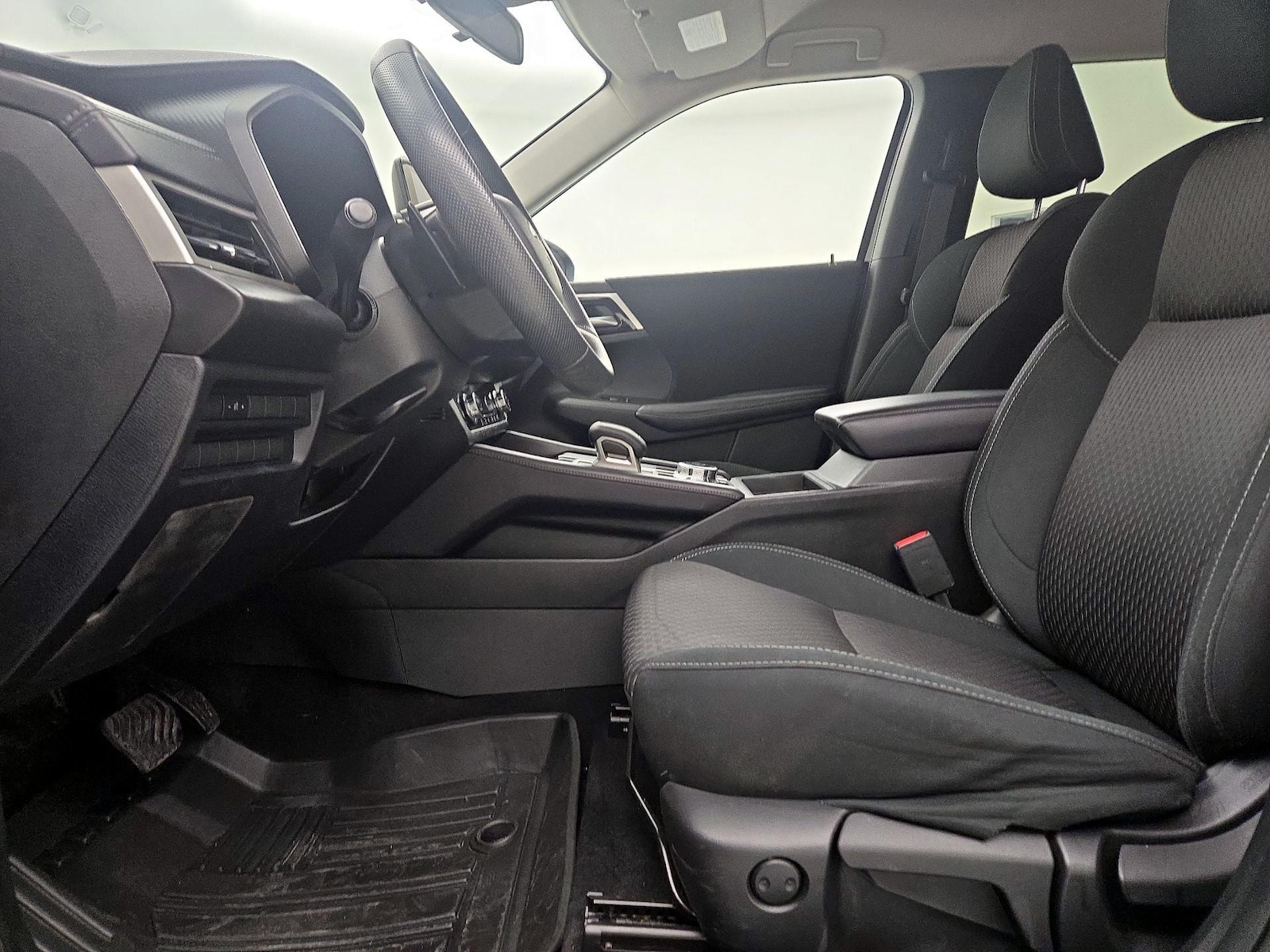 2023 Mitsubishi Outlander ES - Photo 12