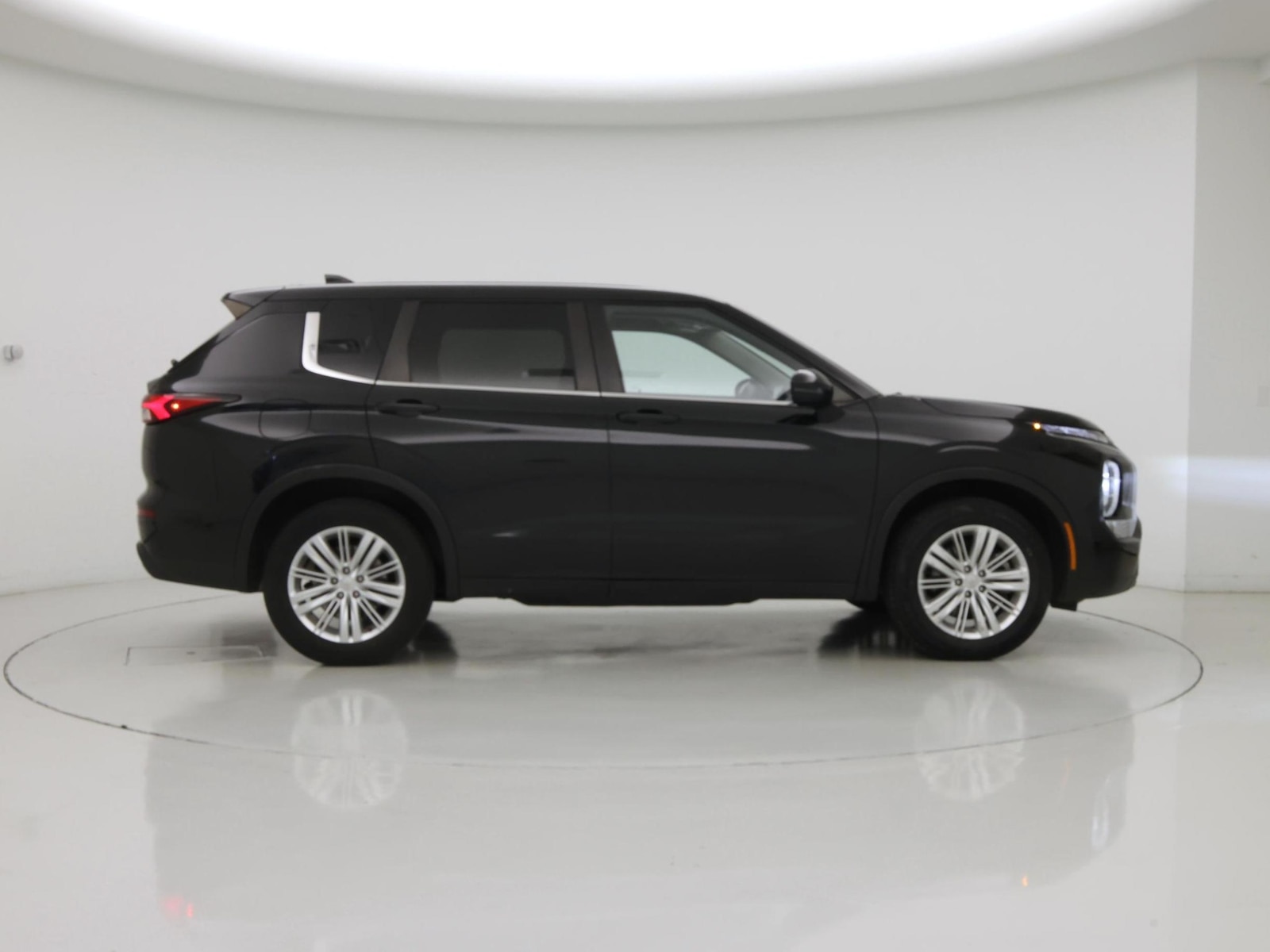 2023 Mitsubishi Outlander ES - Photo 8