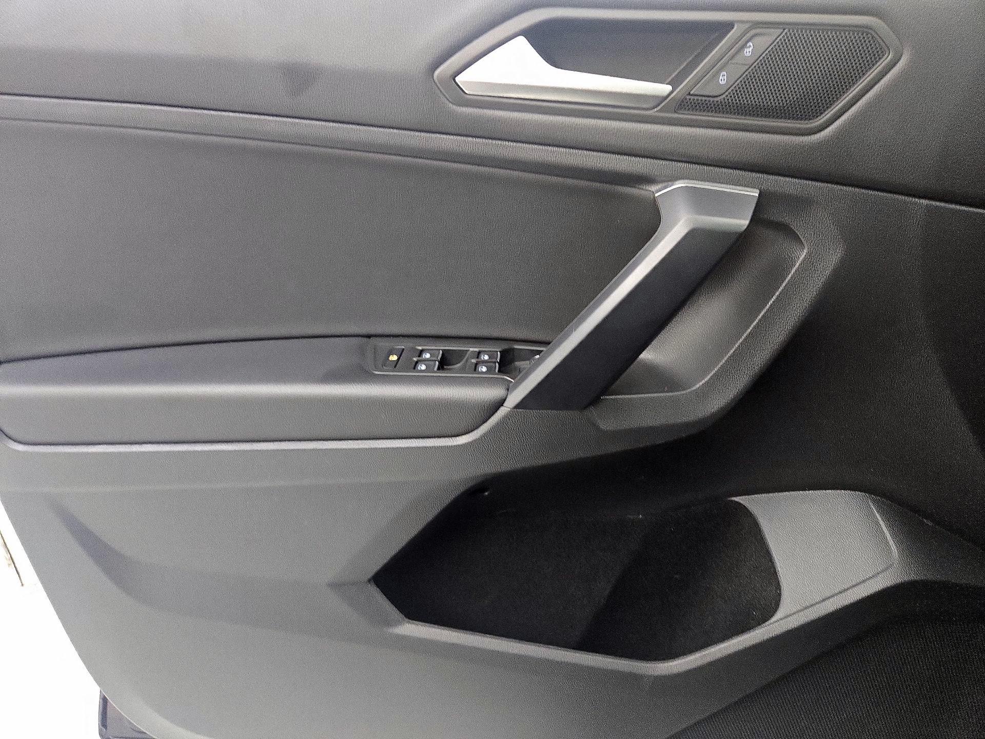 Thumbnail: 2021 Volkswagen Tiguan - 10