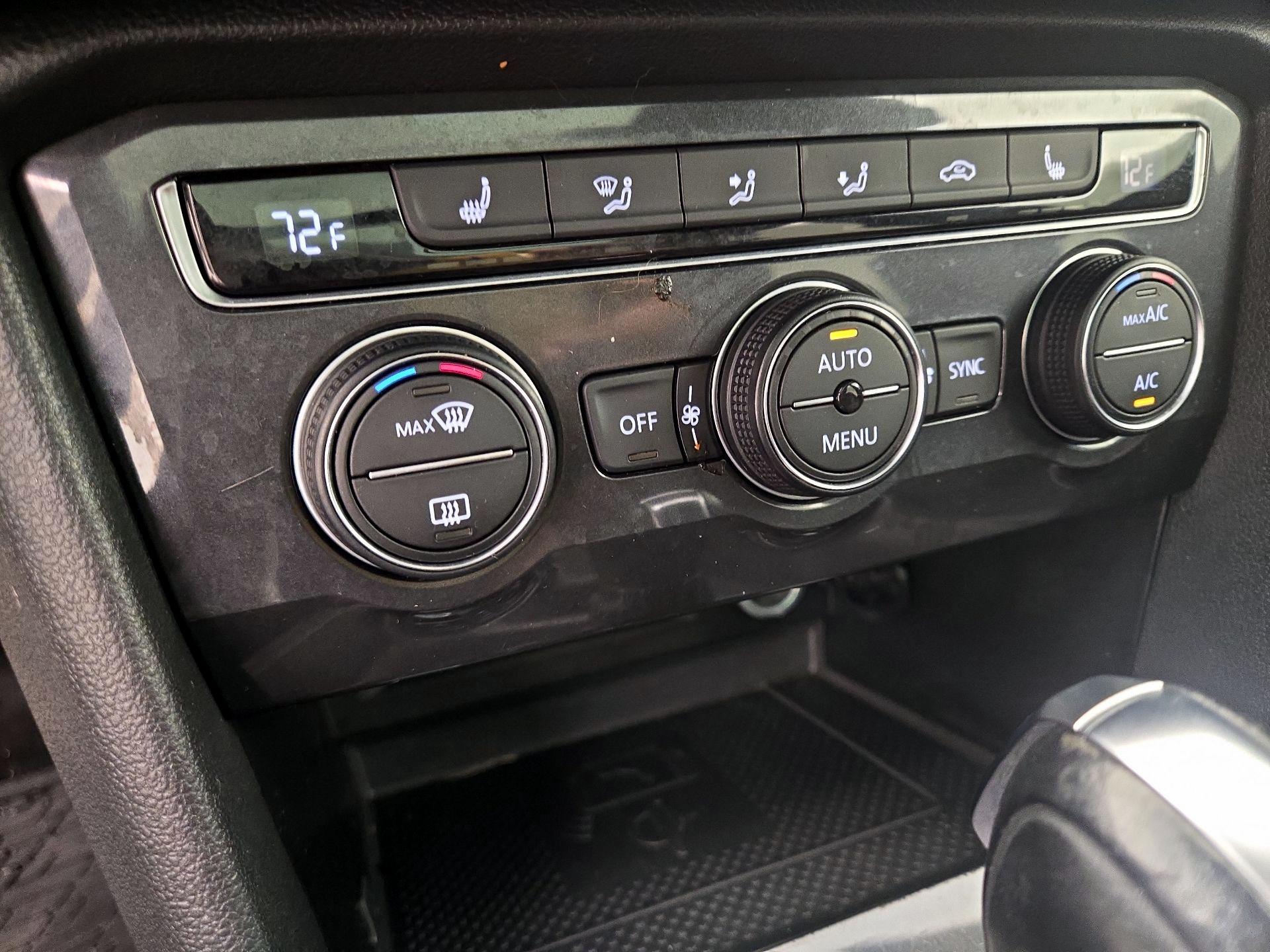 Thumbnail: 2021 Volkswagen Tiguan - 14