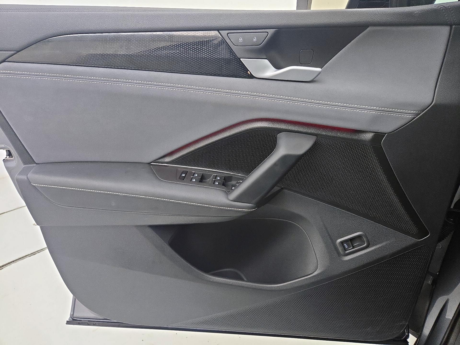 Thumbnail: 2025 Volkswagen Tiguan - 10